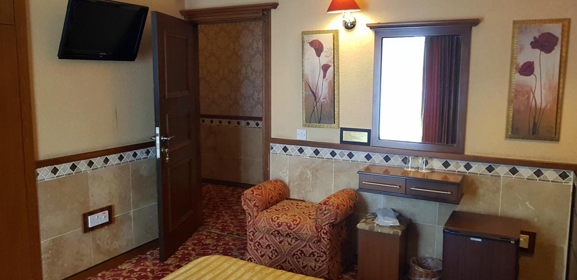 Hotel Anadol & Pool At Kyrenia Center