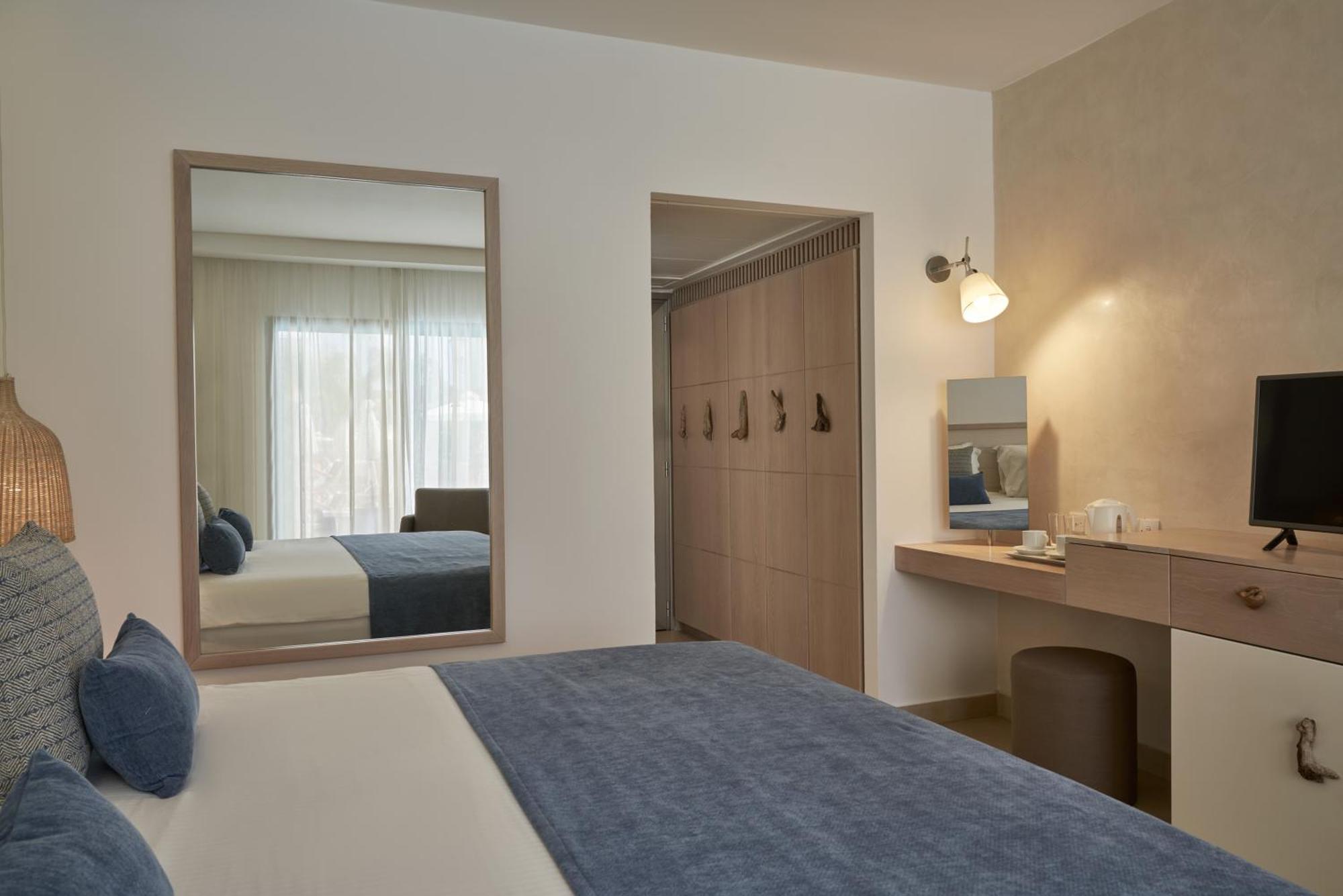Resort Atlantica Aeneas 5*