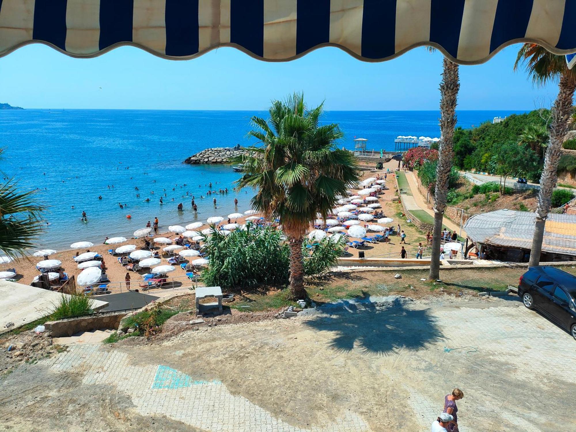 Apartment Esta Palm Living And Bedroom, 250 M From Kyrenia (Northern Cyprus)