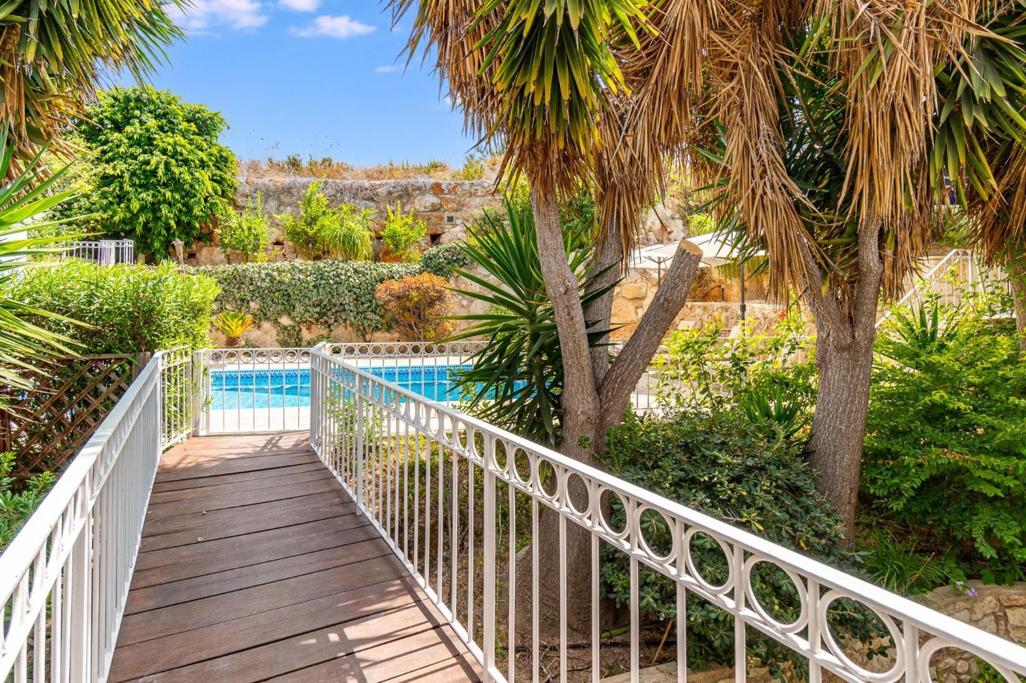 The Bridge By Ezoria Villa Coral Bay