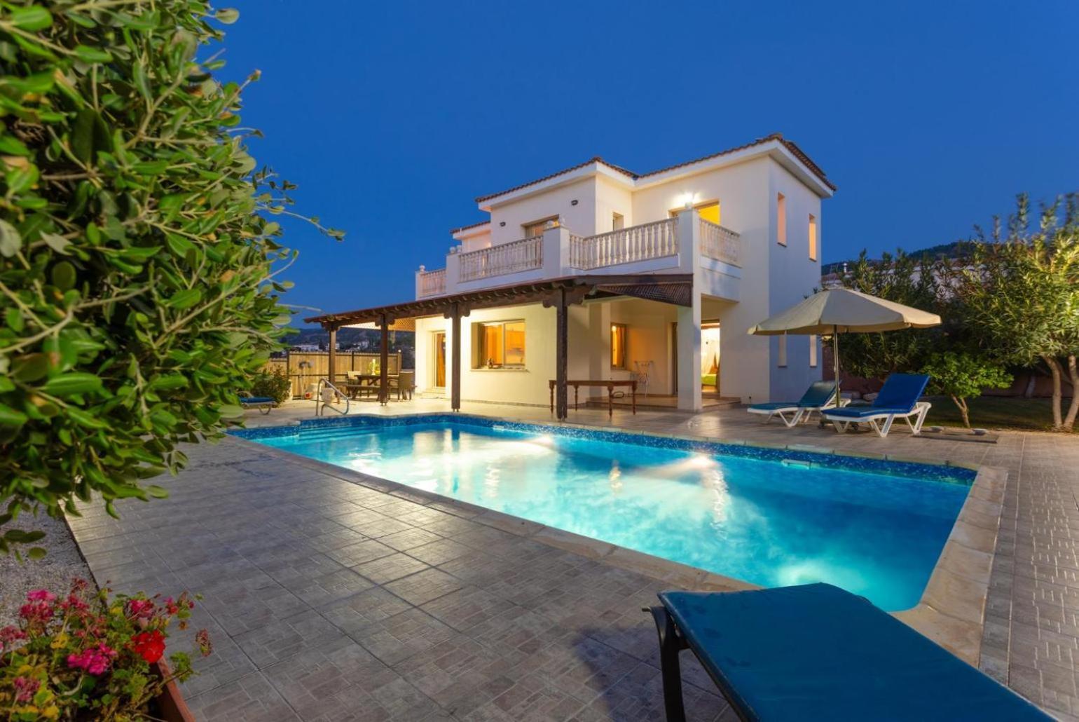 Jan Lui Villa Argaka