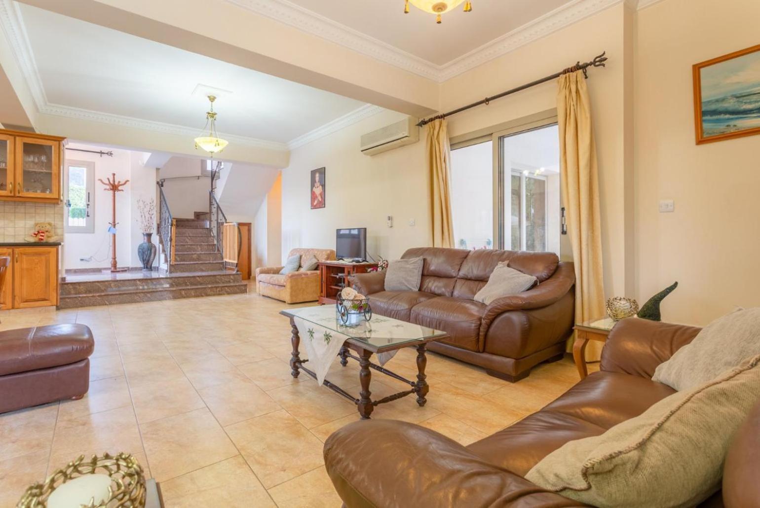 Jan Lui Villa Argaka