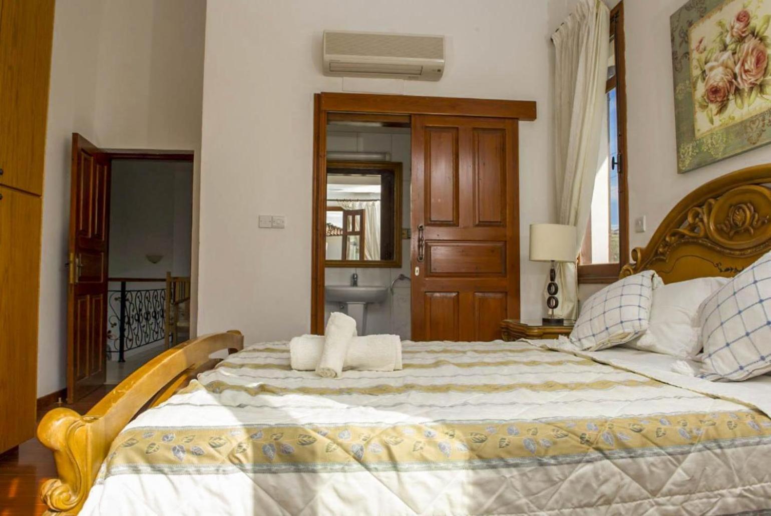 Minoas Villa *
