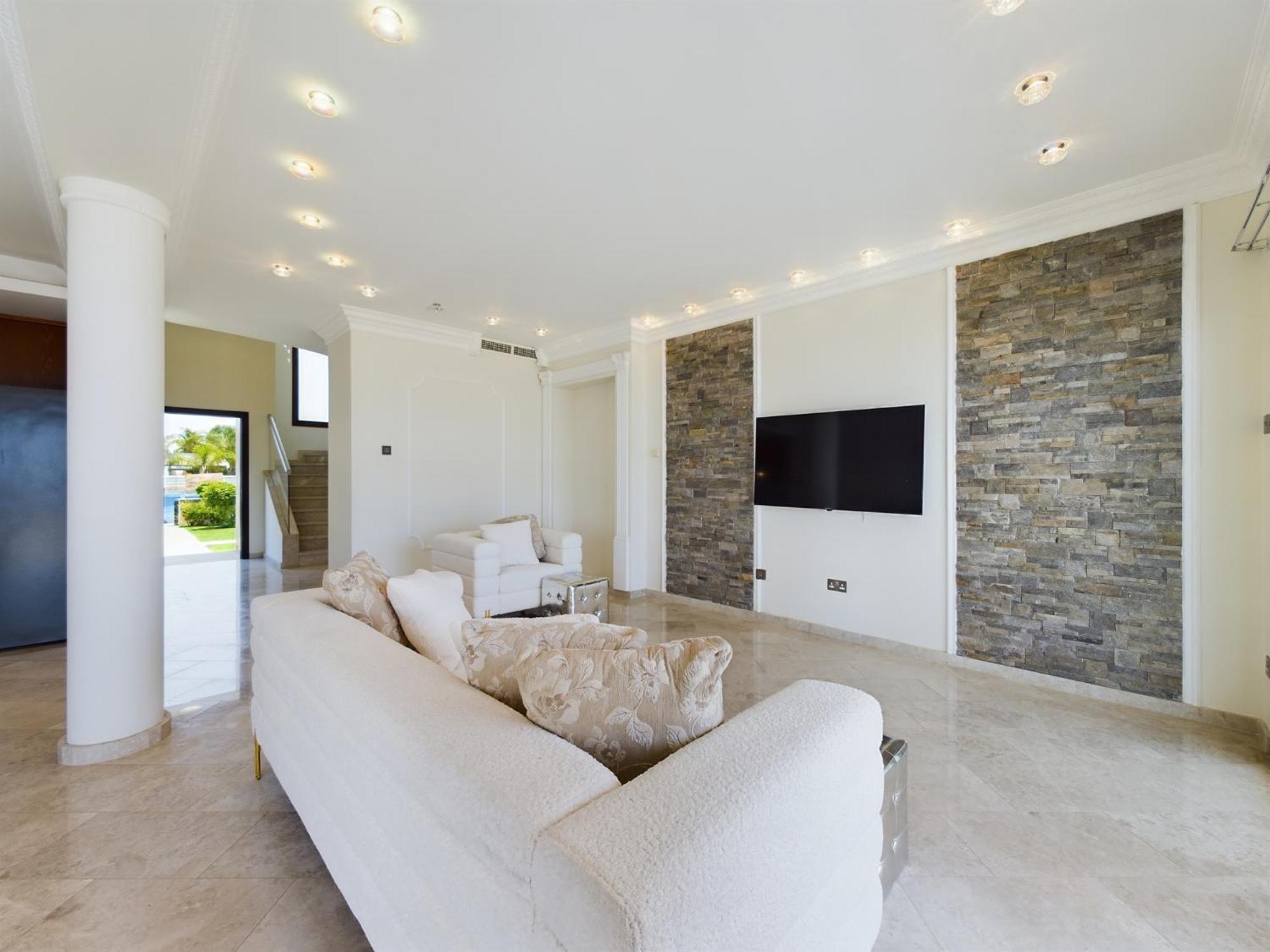 Fabulous Front House With Pool Villa Larnaca