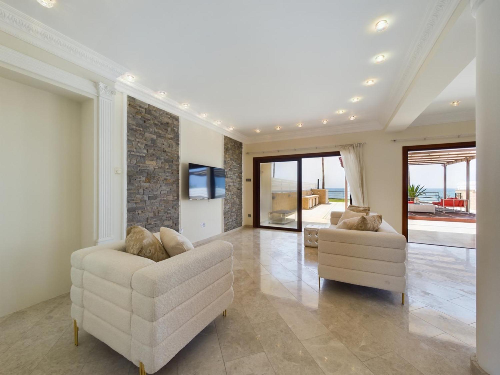 Fabulous Front House With Pool * Larnaca