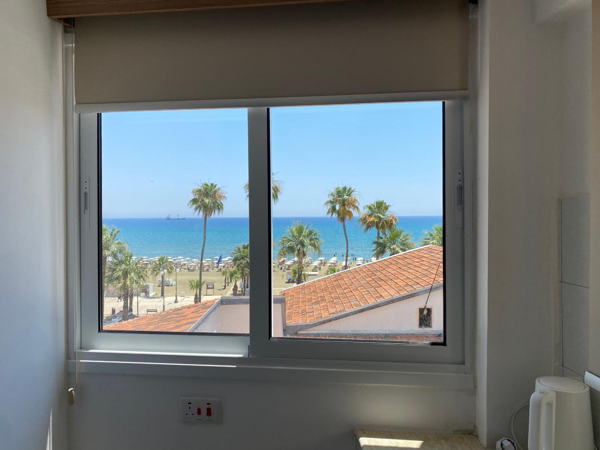Bay Apartment *