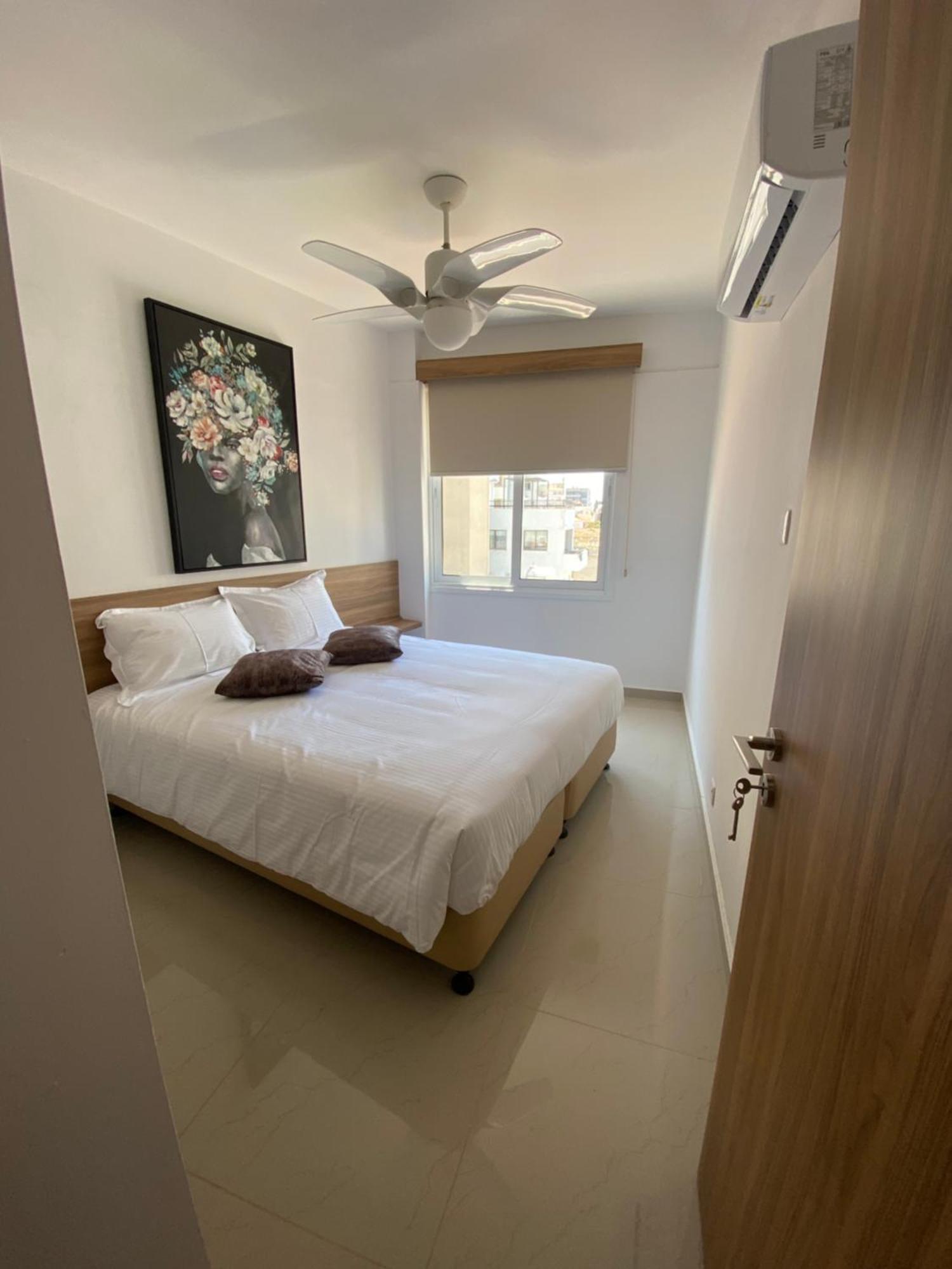Bay Apartment *