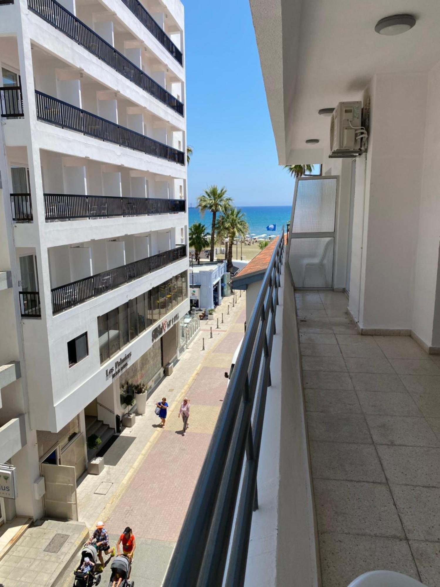 Apartment Bay