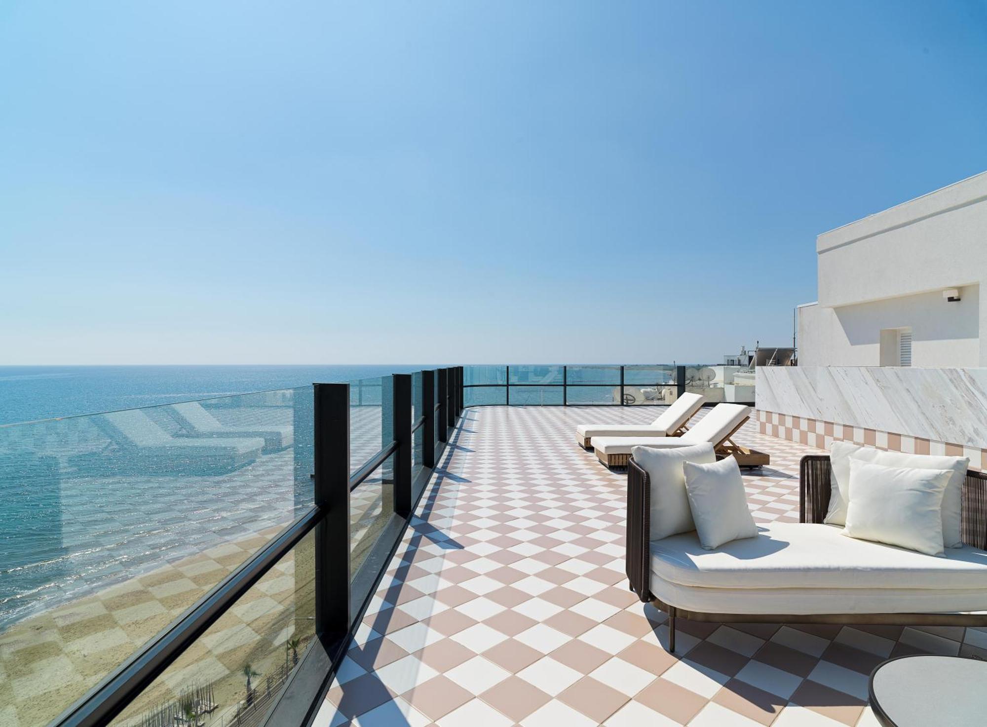 Liv Mackenzie Adults Only Aparthotel Larnaca