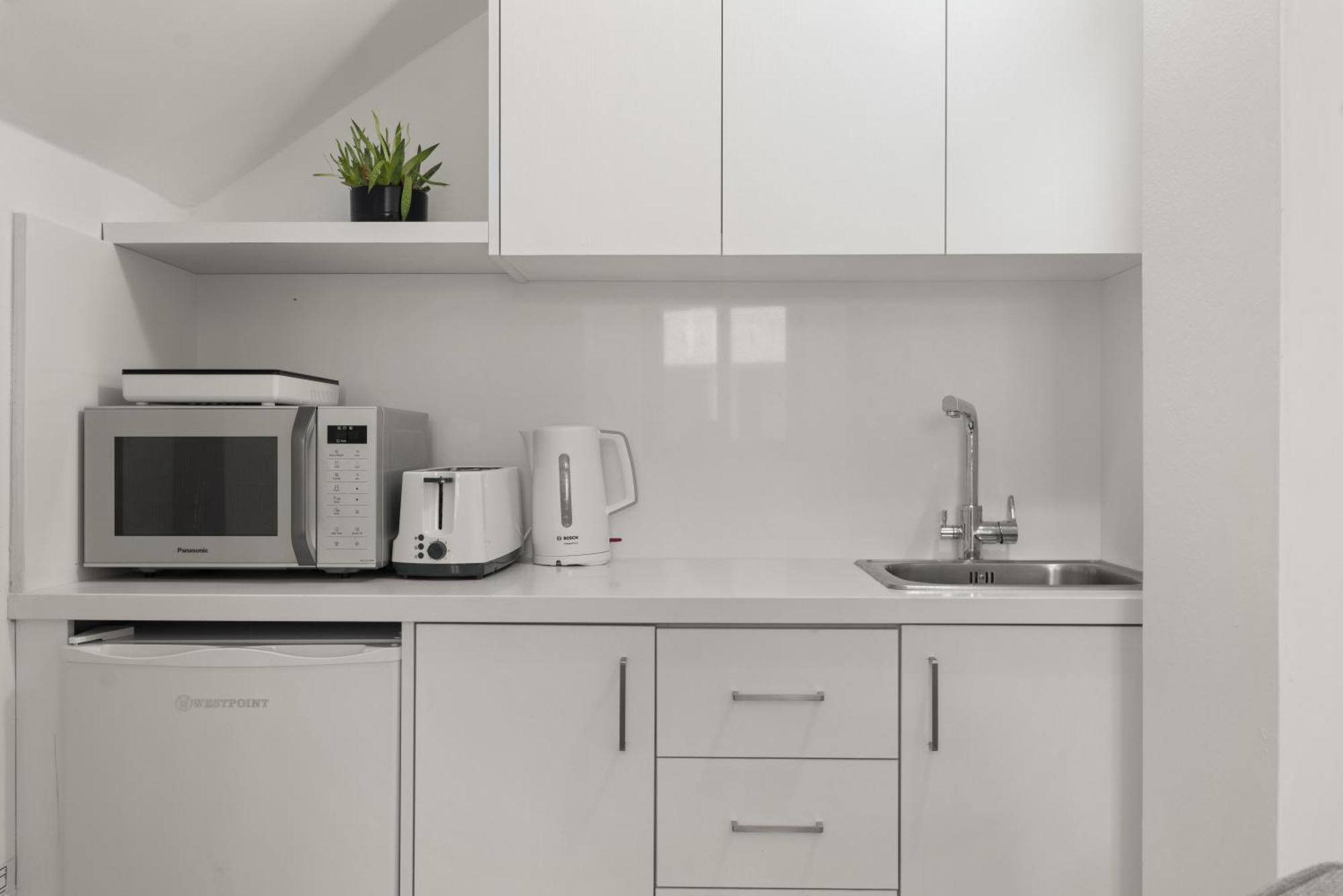 Phaedrus Living: Alkminis Seaside Apartment *