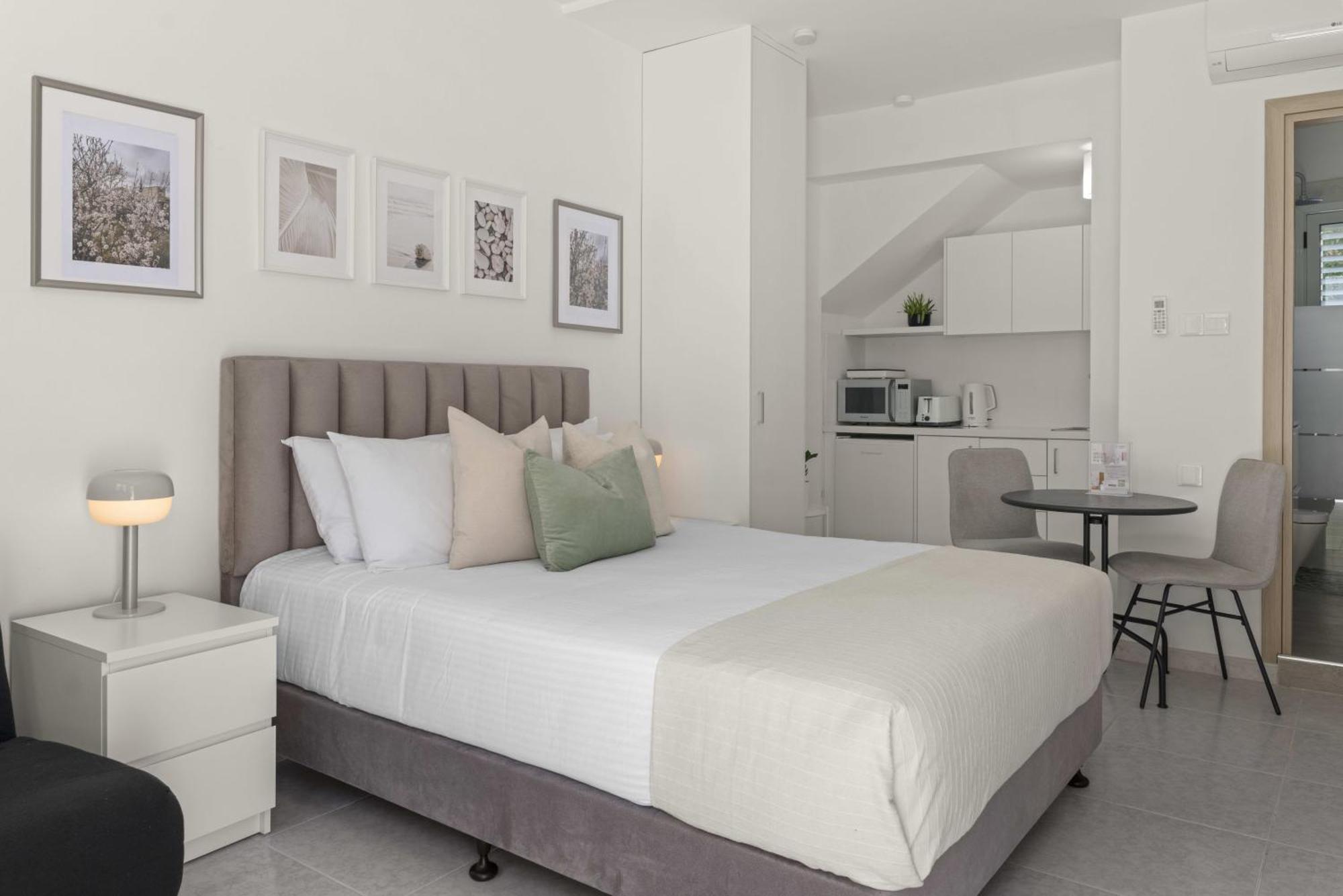 Apartment Phaedrus Living: Alkminis Seaside