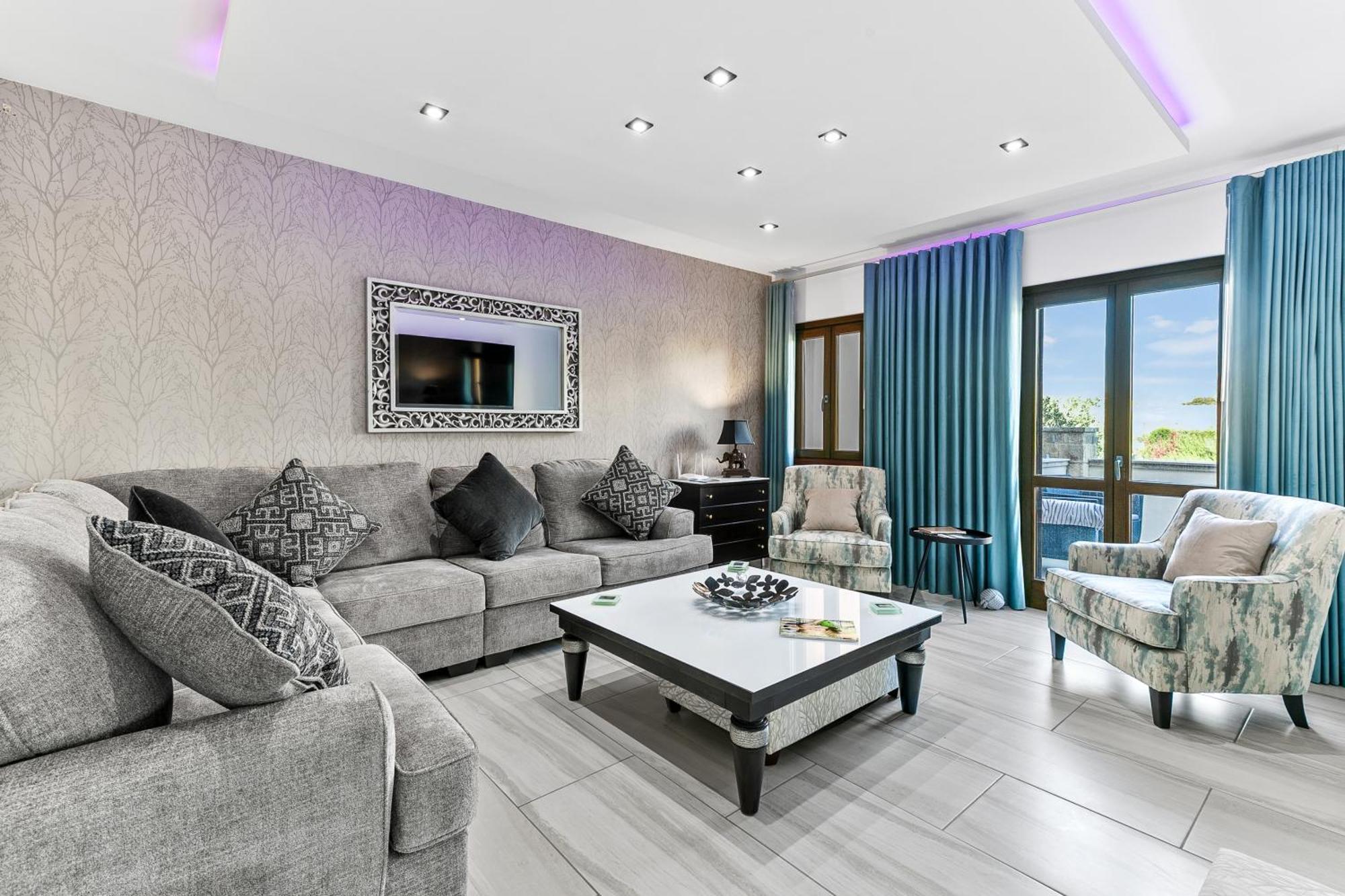 3 Bedroom Eleyjo With Stunning Private Pool, Aphrodite Hills *