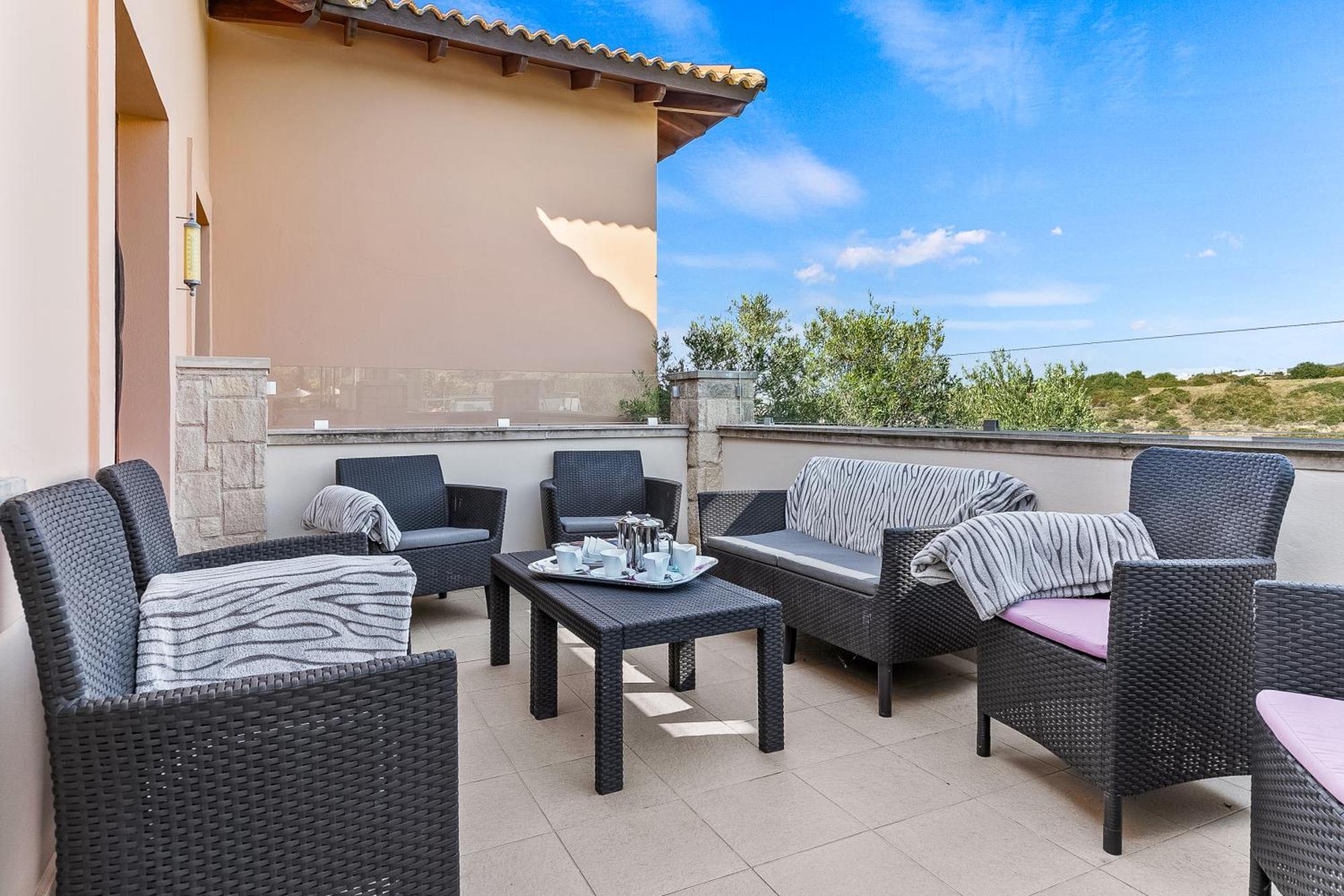 3 Bedroom Eleyjo With Stunning Private Pool, Aphrodite Hills Villa *