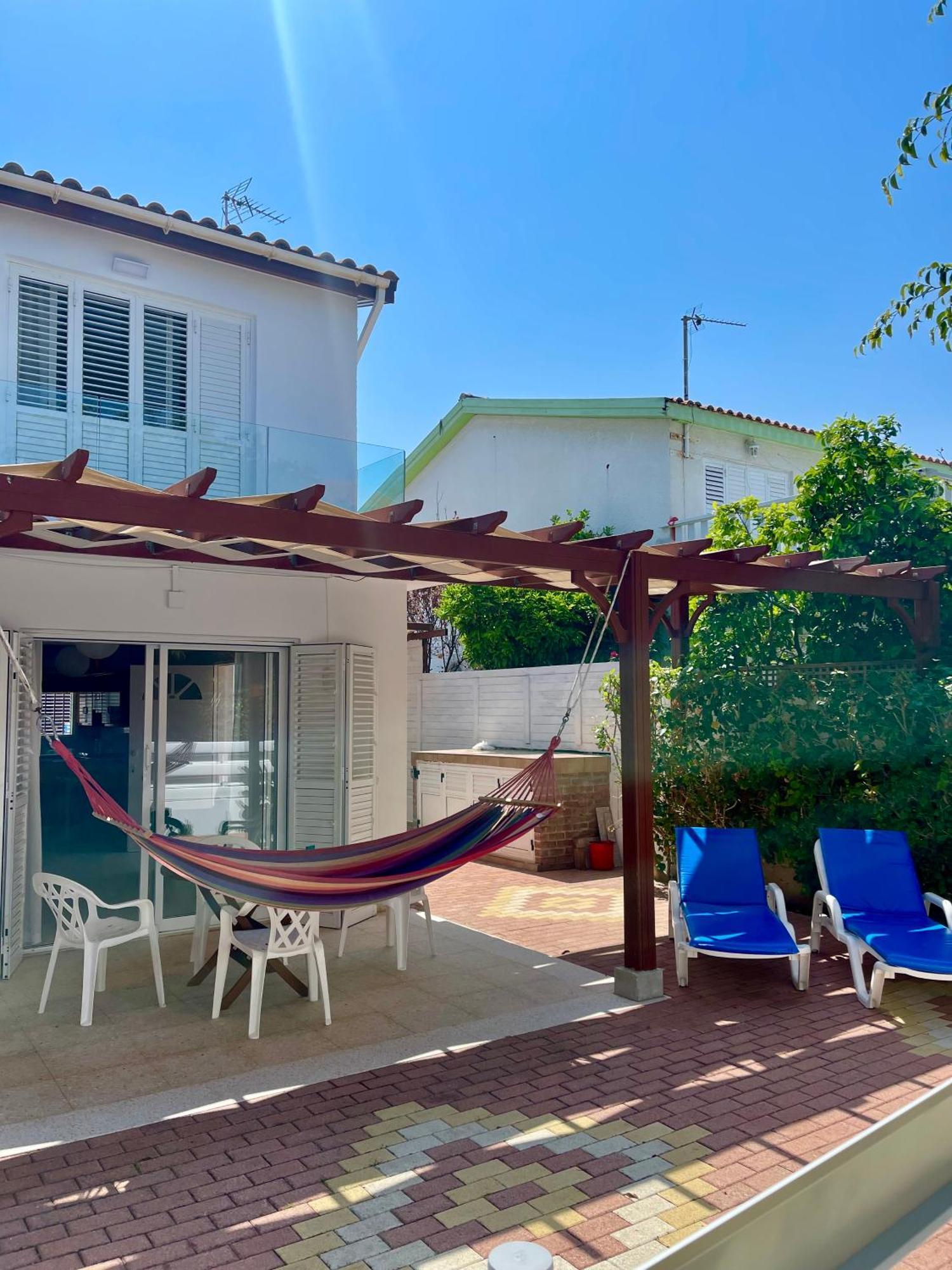 Casa de férias The Mediterranean Sea At Your Doorstep!! *