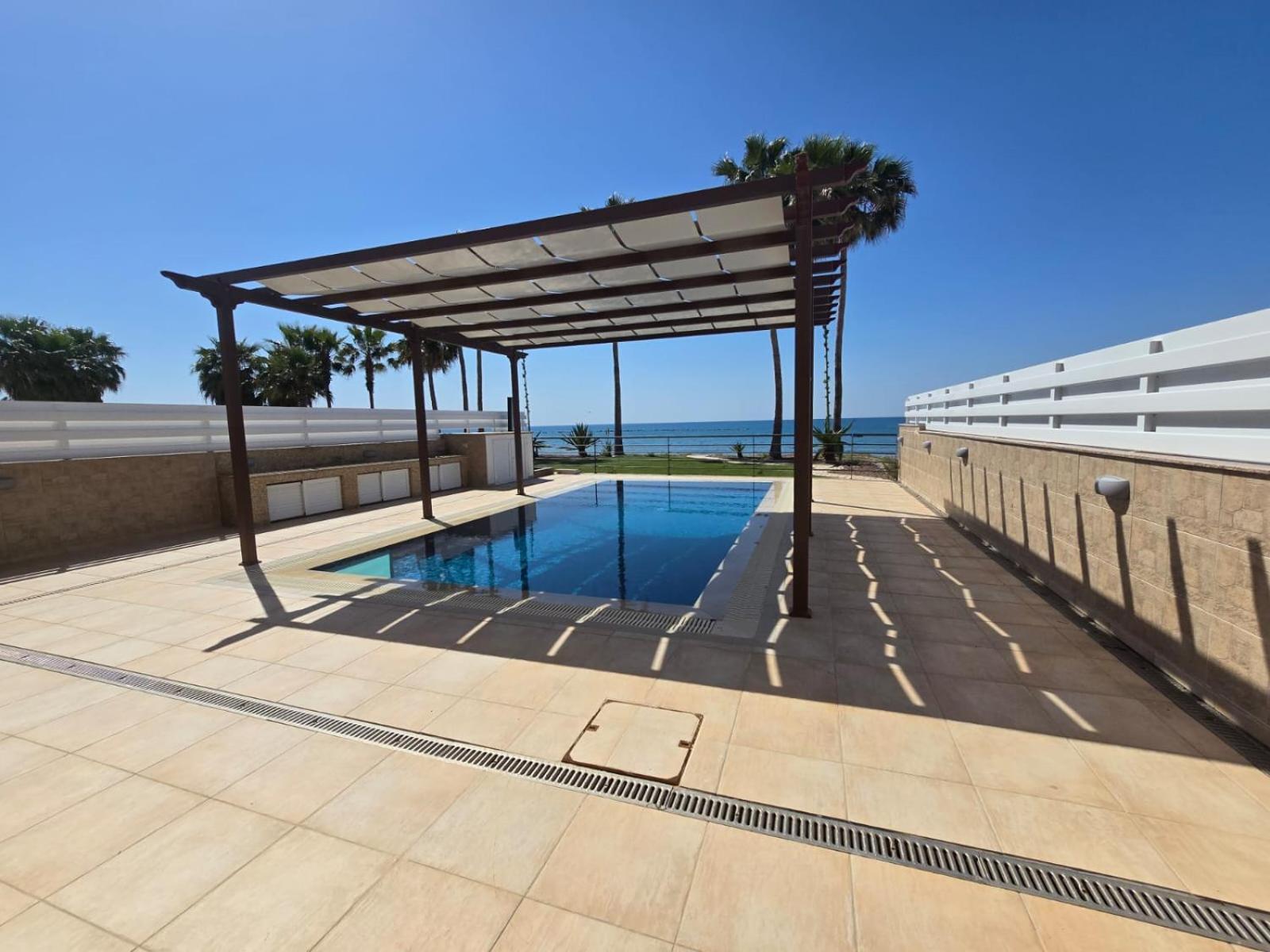 Fabulous Front House With Pool