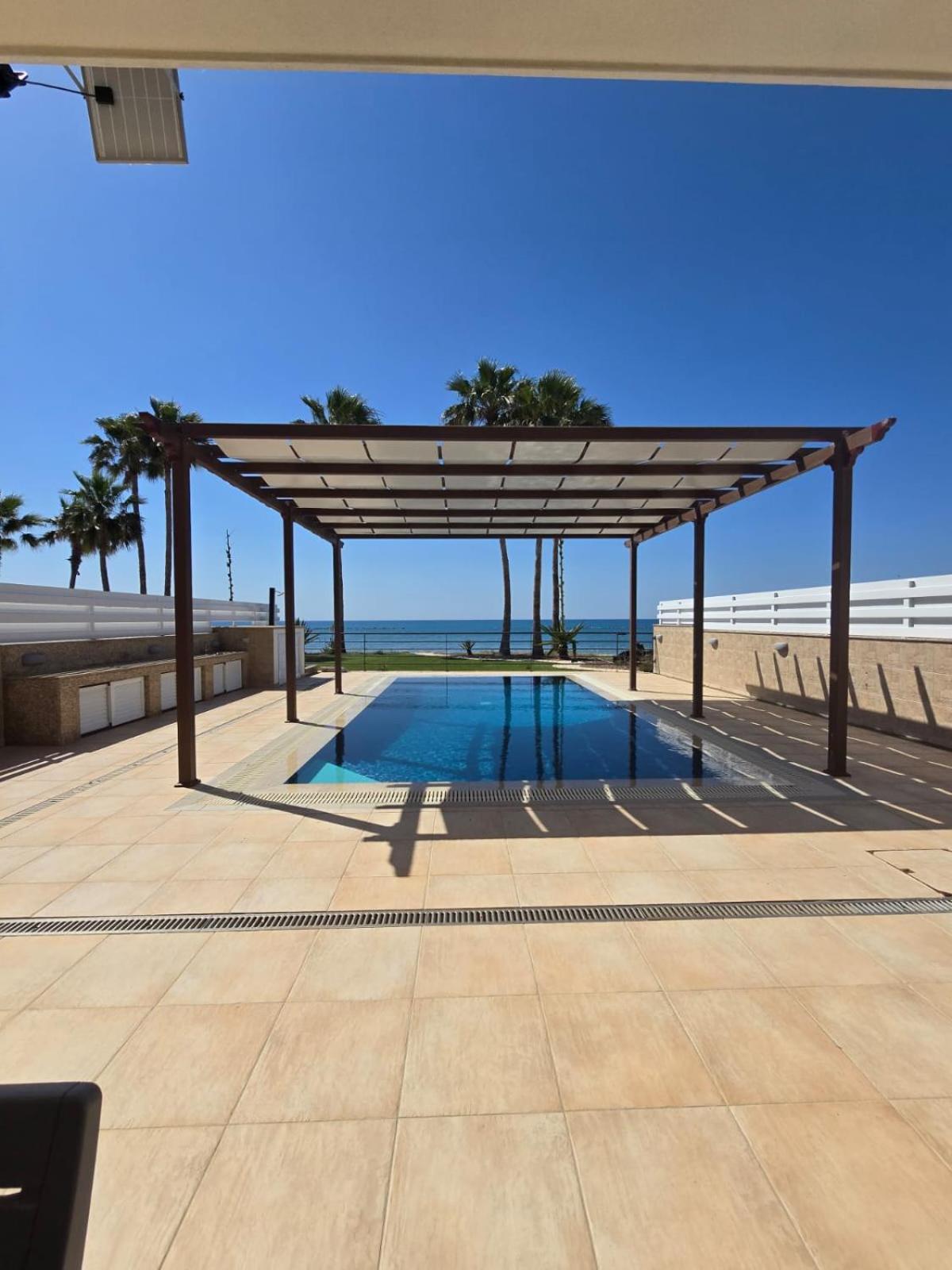 Fabulous Front House With Pool Larnaca
