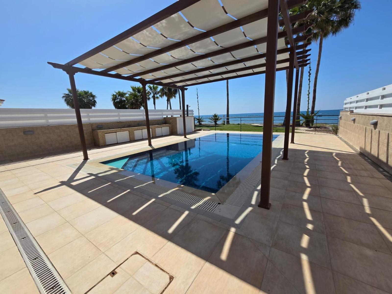 Villa Fabulous Front House With Pool Larnaca