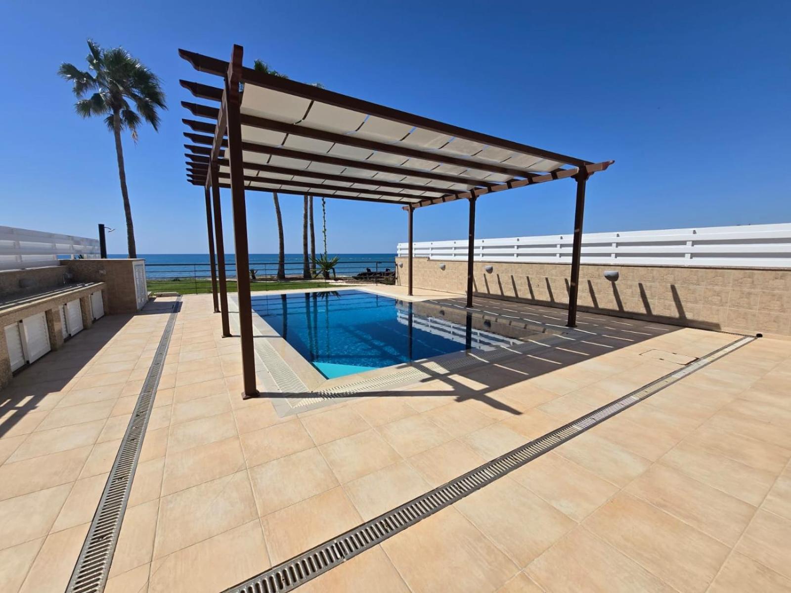 Fabulous Front House With Pool Larnaca
