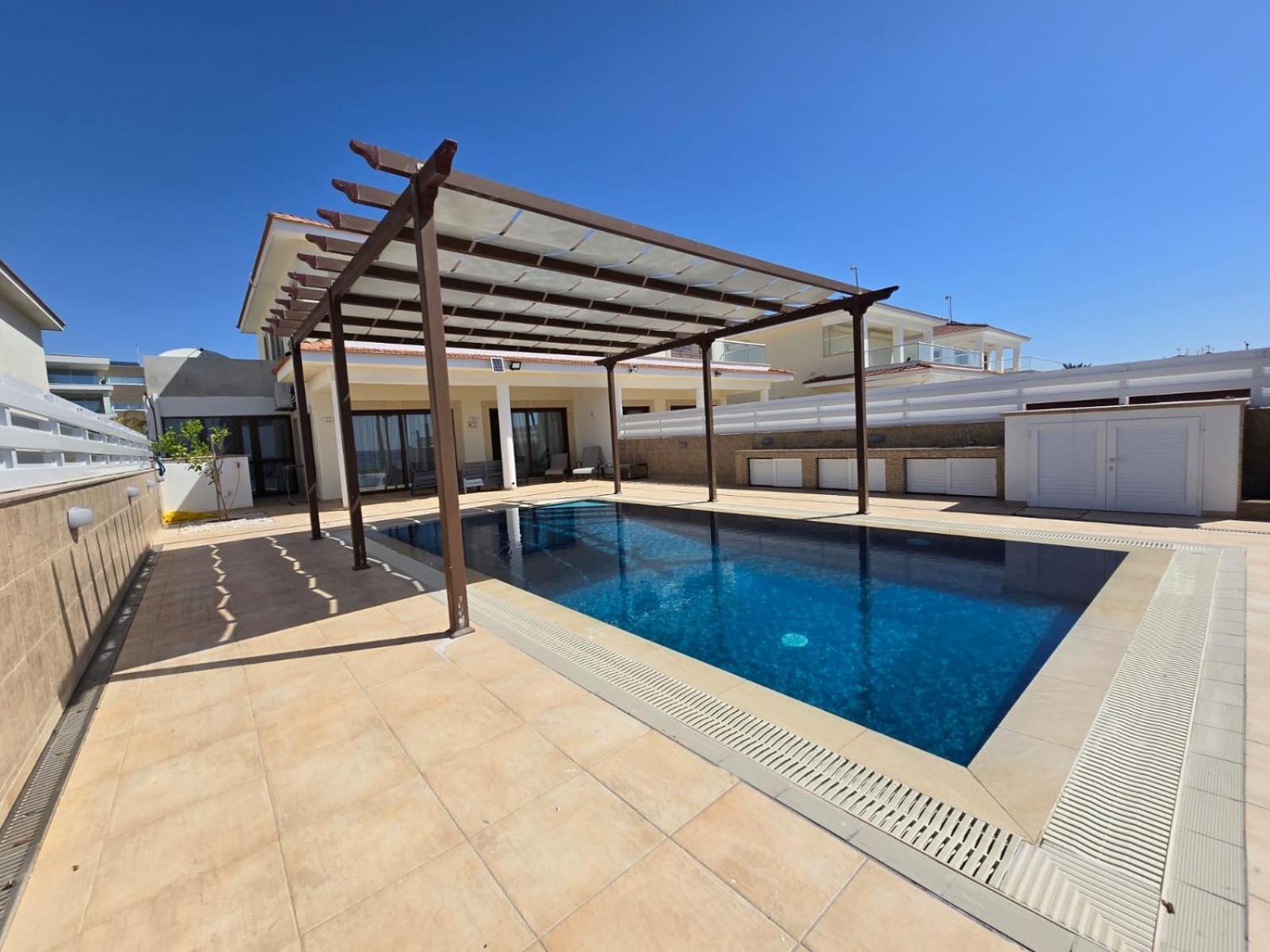 Fabulous Front House With Pool Villa