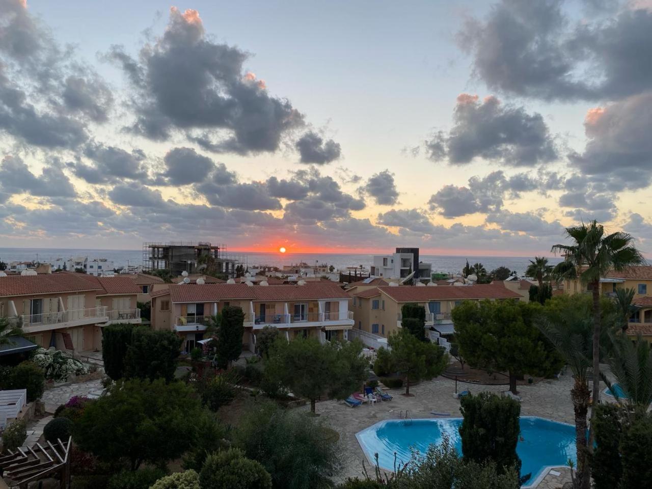 Newly Renovated- Regina Gardens 1, Venus 500 M, Sea&sunsets View, License Ooo7141 Apartment