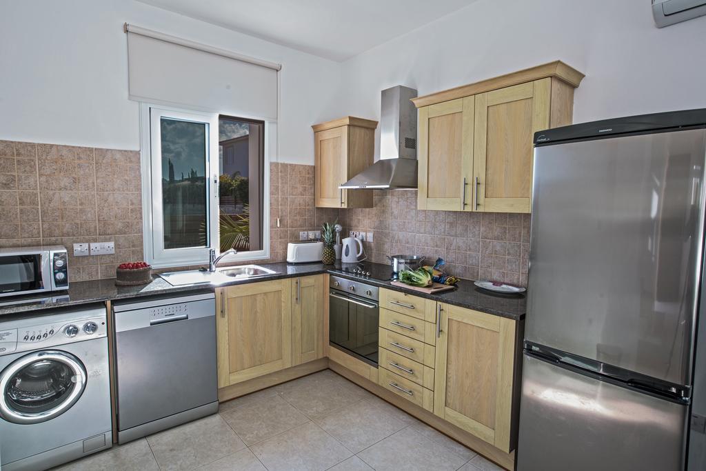 Halle Villa *