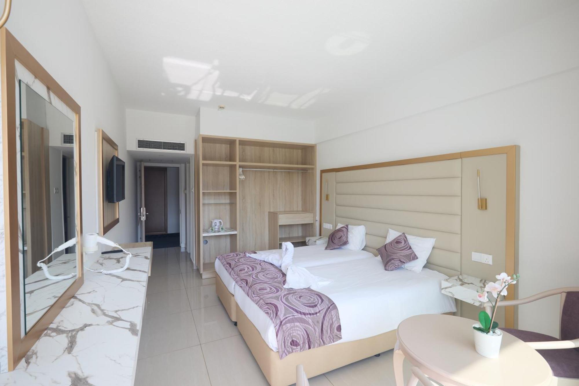 Hotel Tsokkos 4*