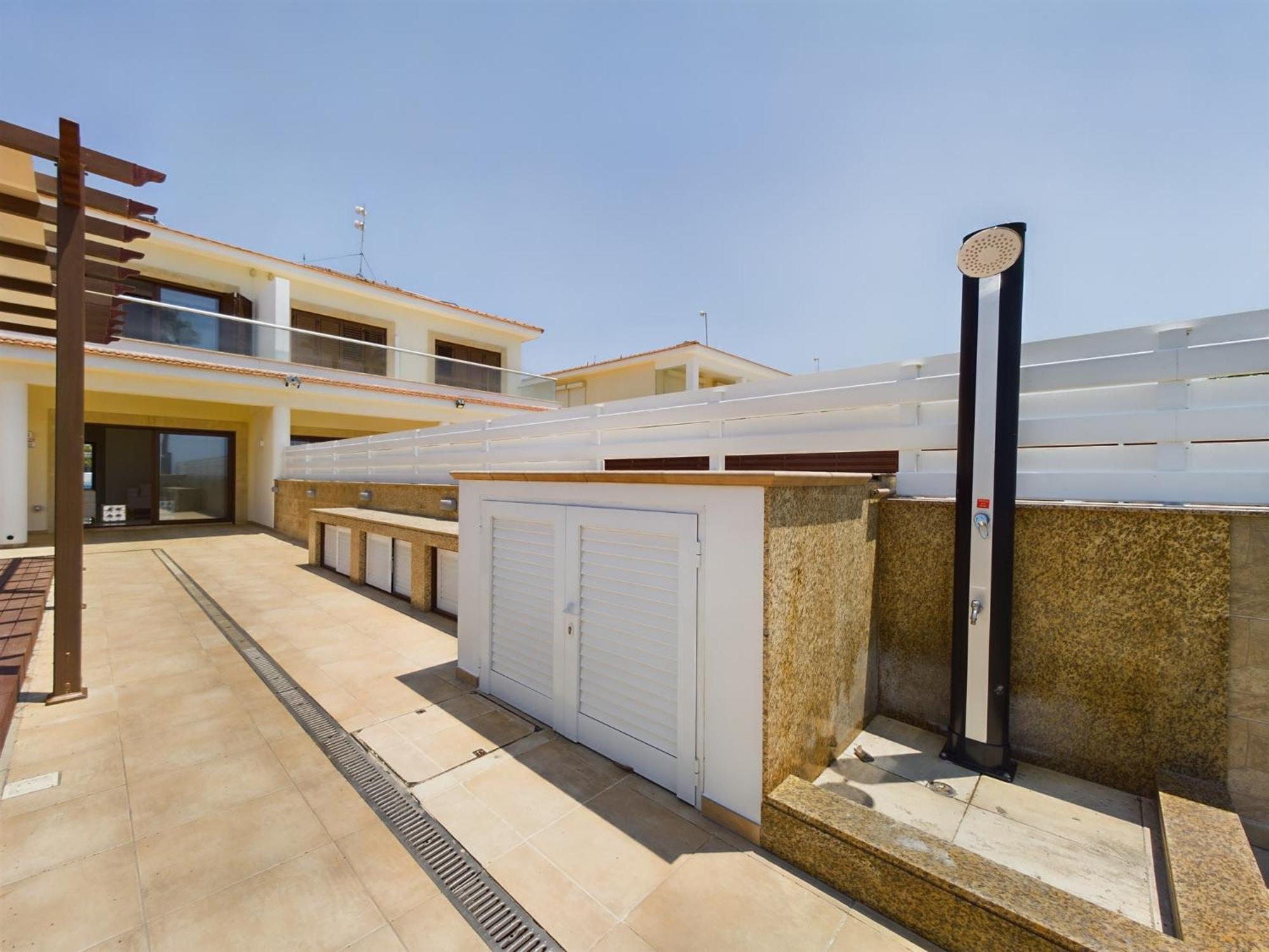 Fabulous Front House With Pool Larnaca