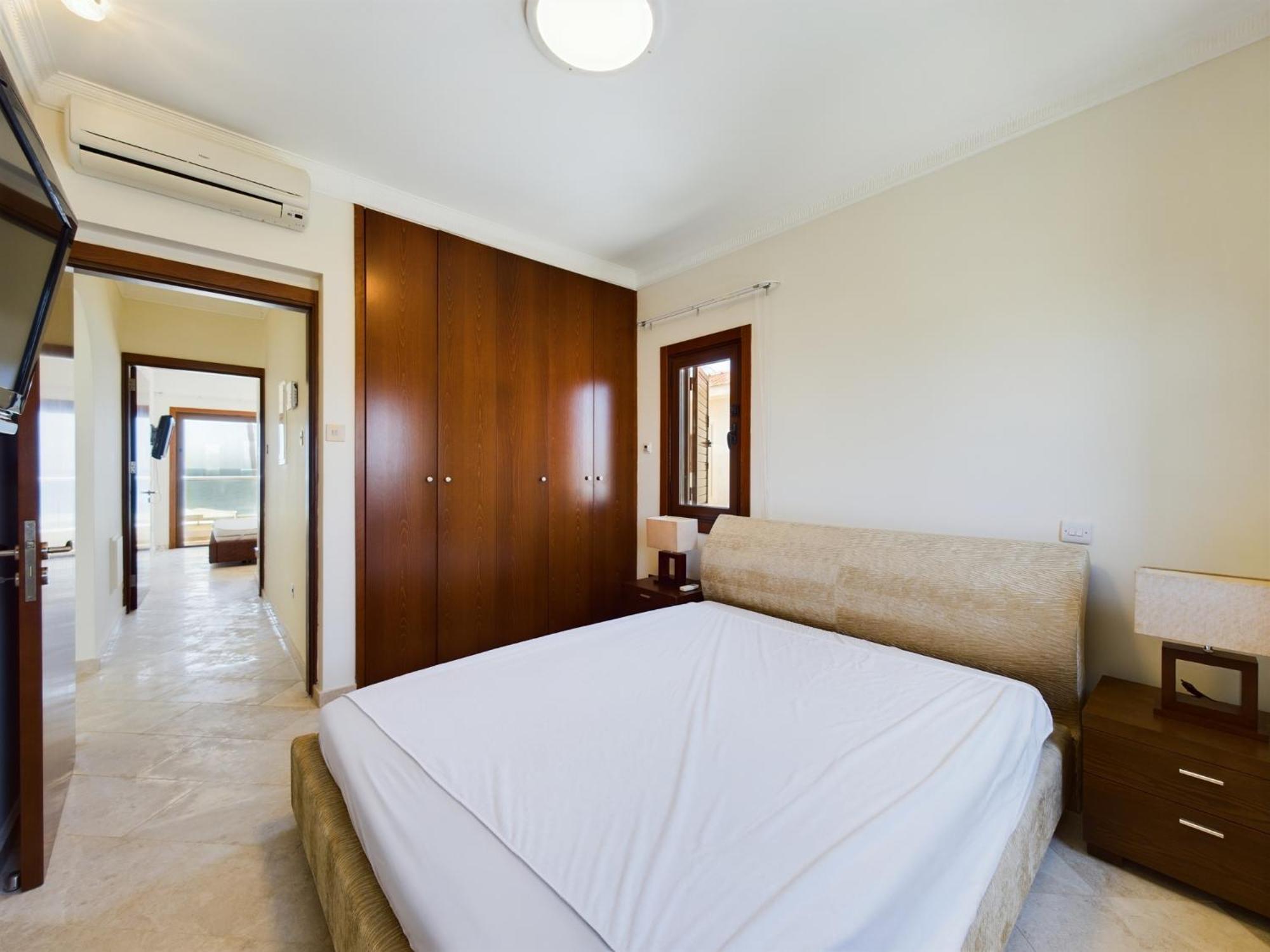 Villa Fabulous Front House With Pool Larnaca