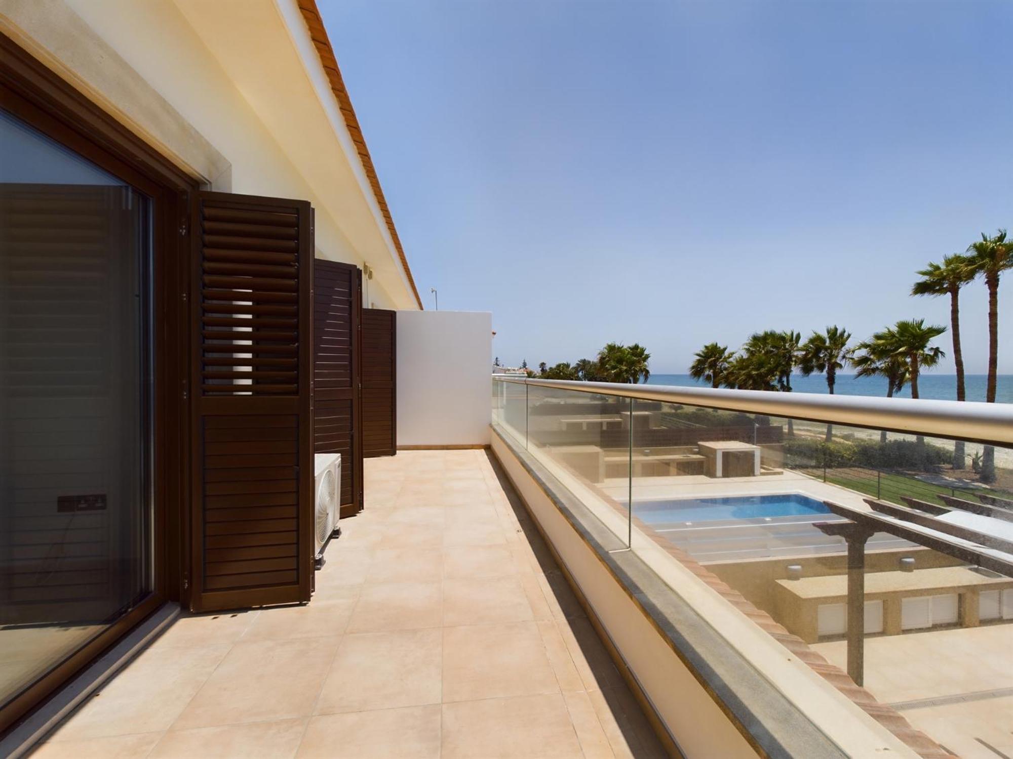 Villa Fabulous Front House With Pool *