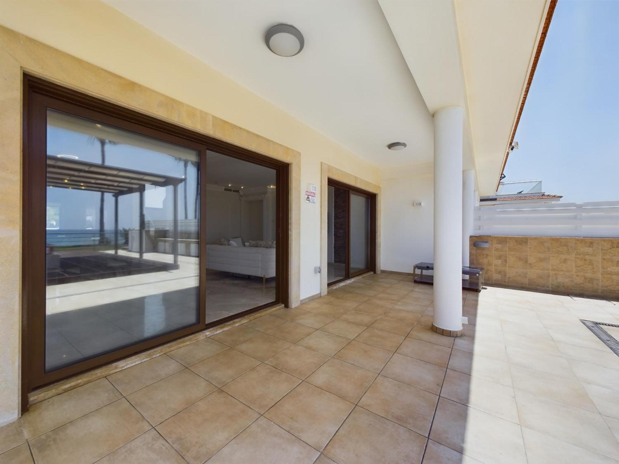 Fabulous Front House With Pool Larnaca