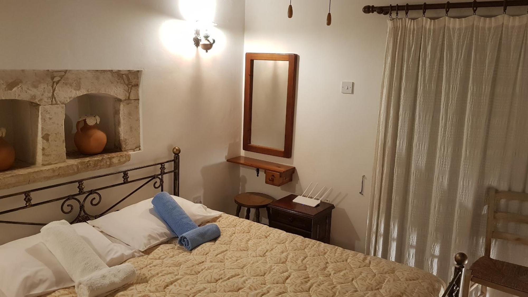 Country house Michalis Anoyia Traditional Stonehouse Kathikas
