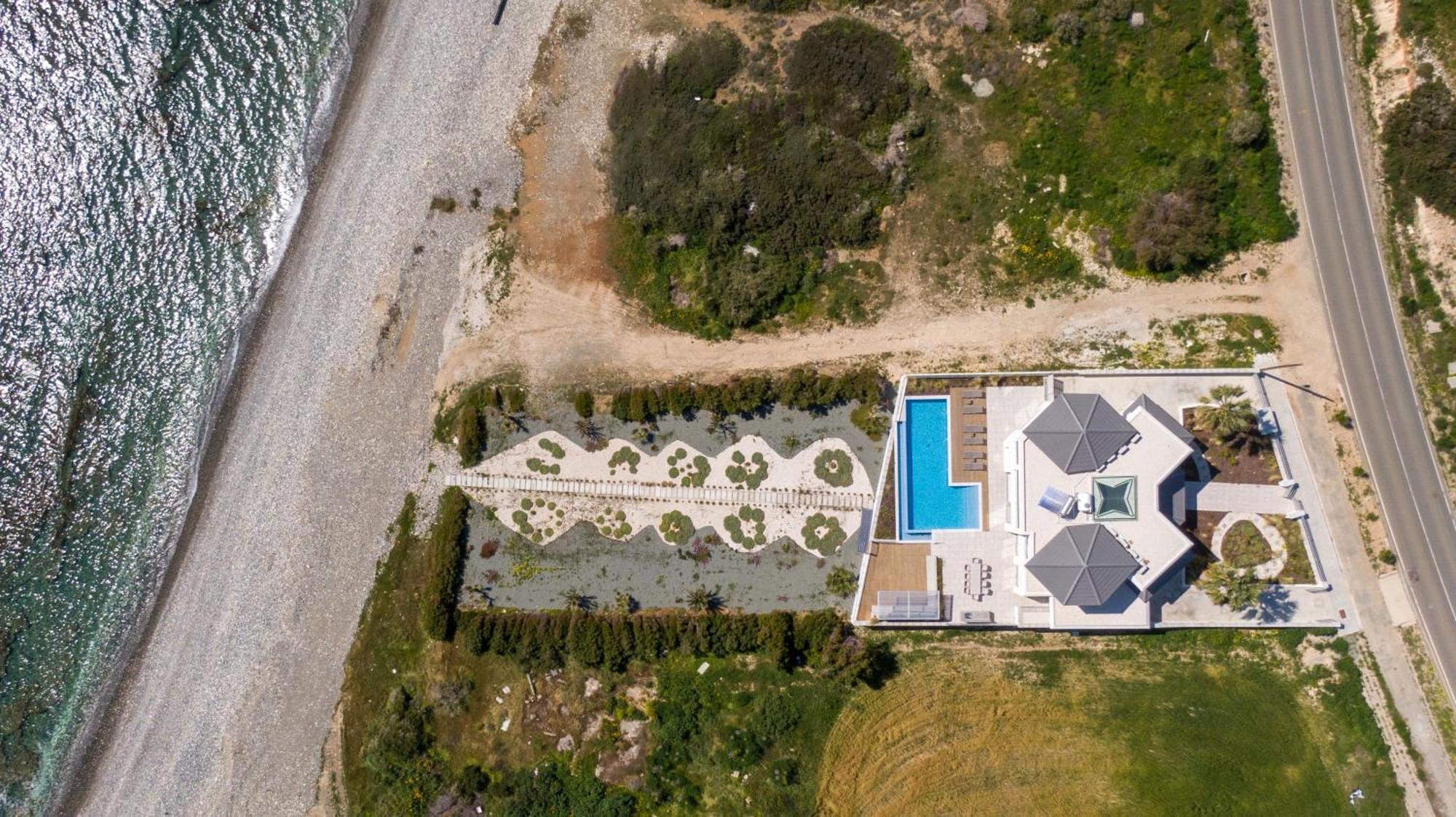 Mediterranean Dream Beachfront * Larnaca