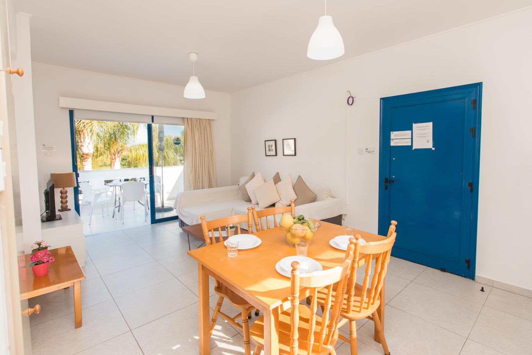 Flouressia Gardens Aparthotel 3*