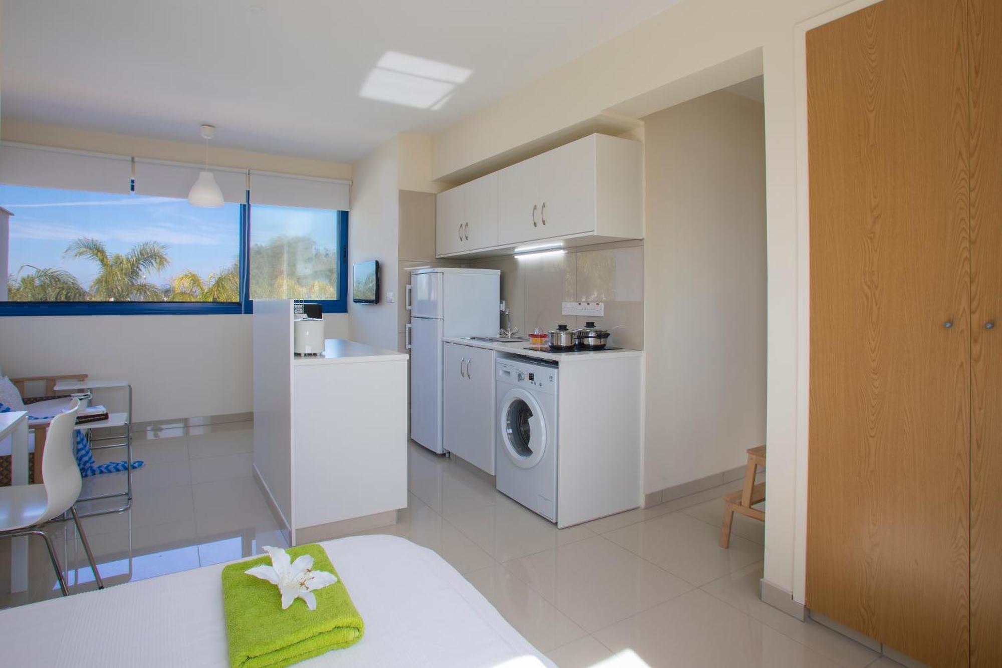 Flouressia Gardens Aparthotel 3*