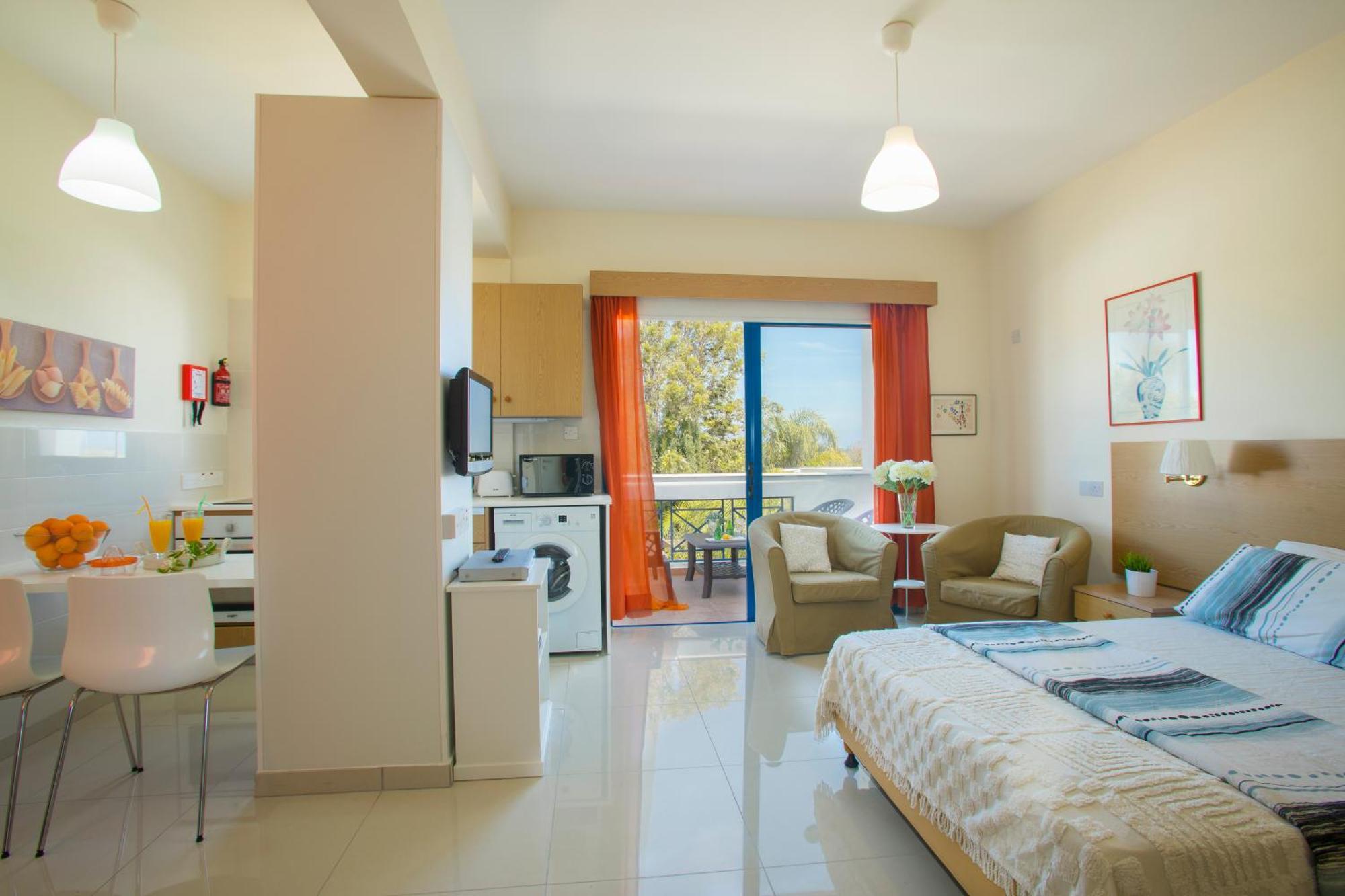 Aparthotel Flouressia Gardens 3*
