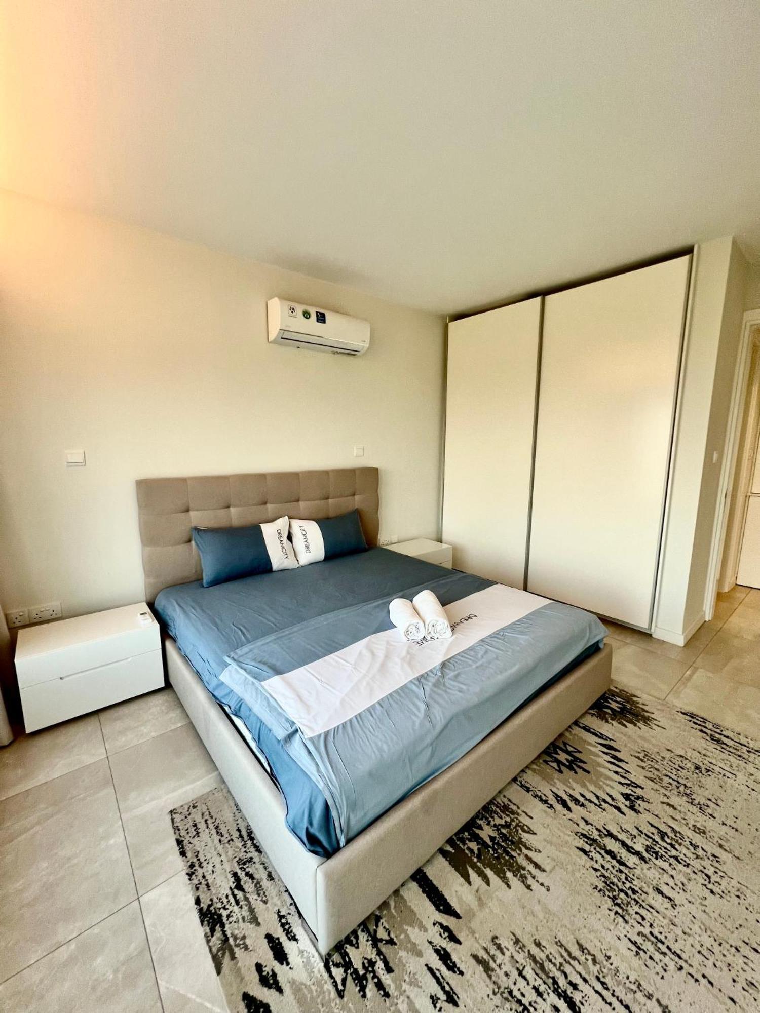 Emerald Apartment *