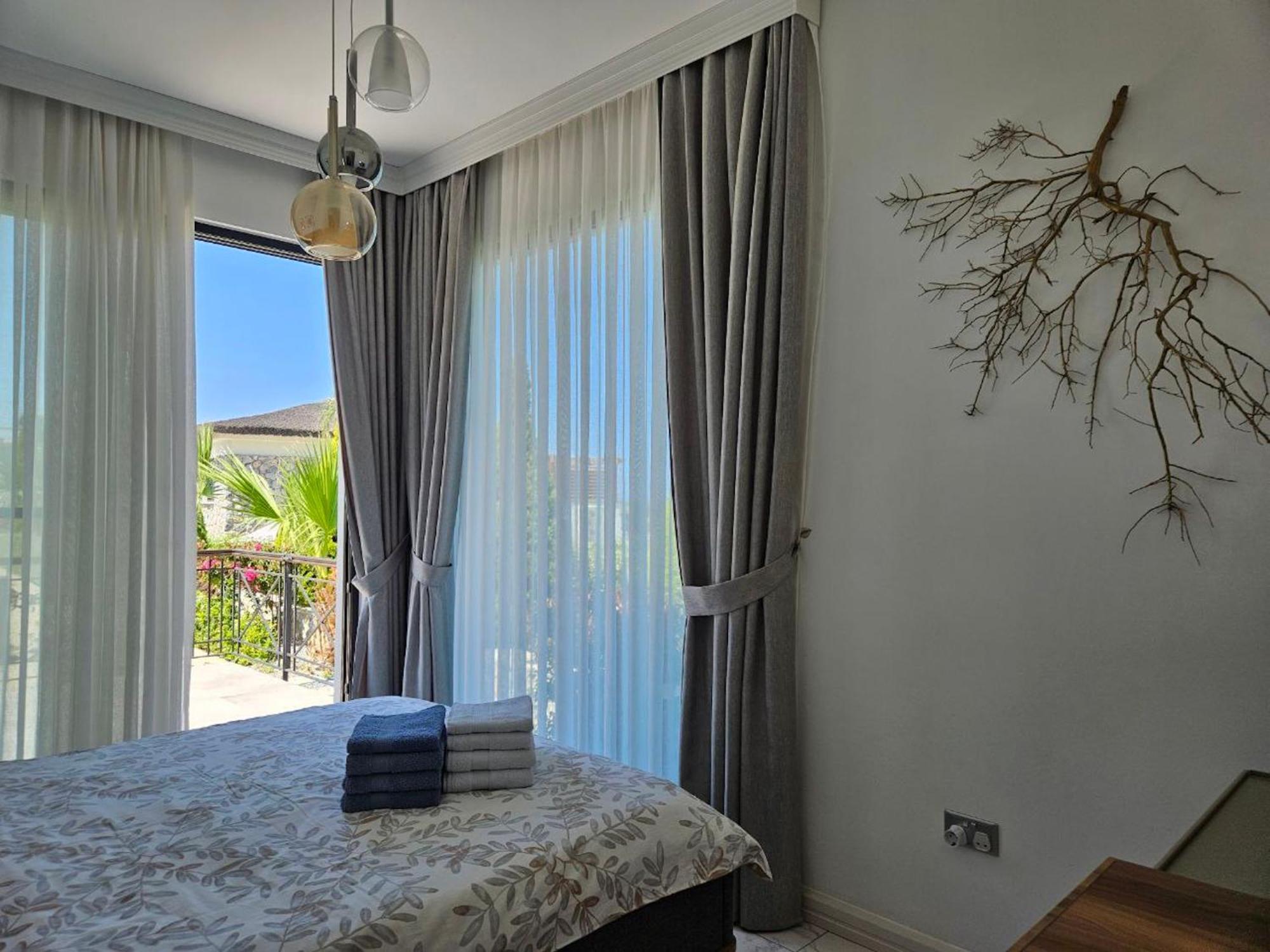 Serene Three-bedroom Retreat In Unforgettable Setting Apartment