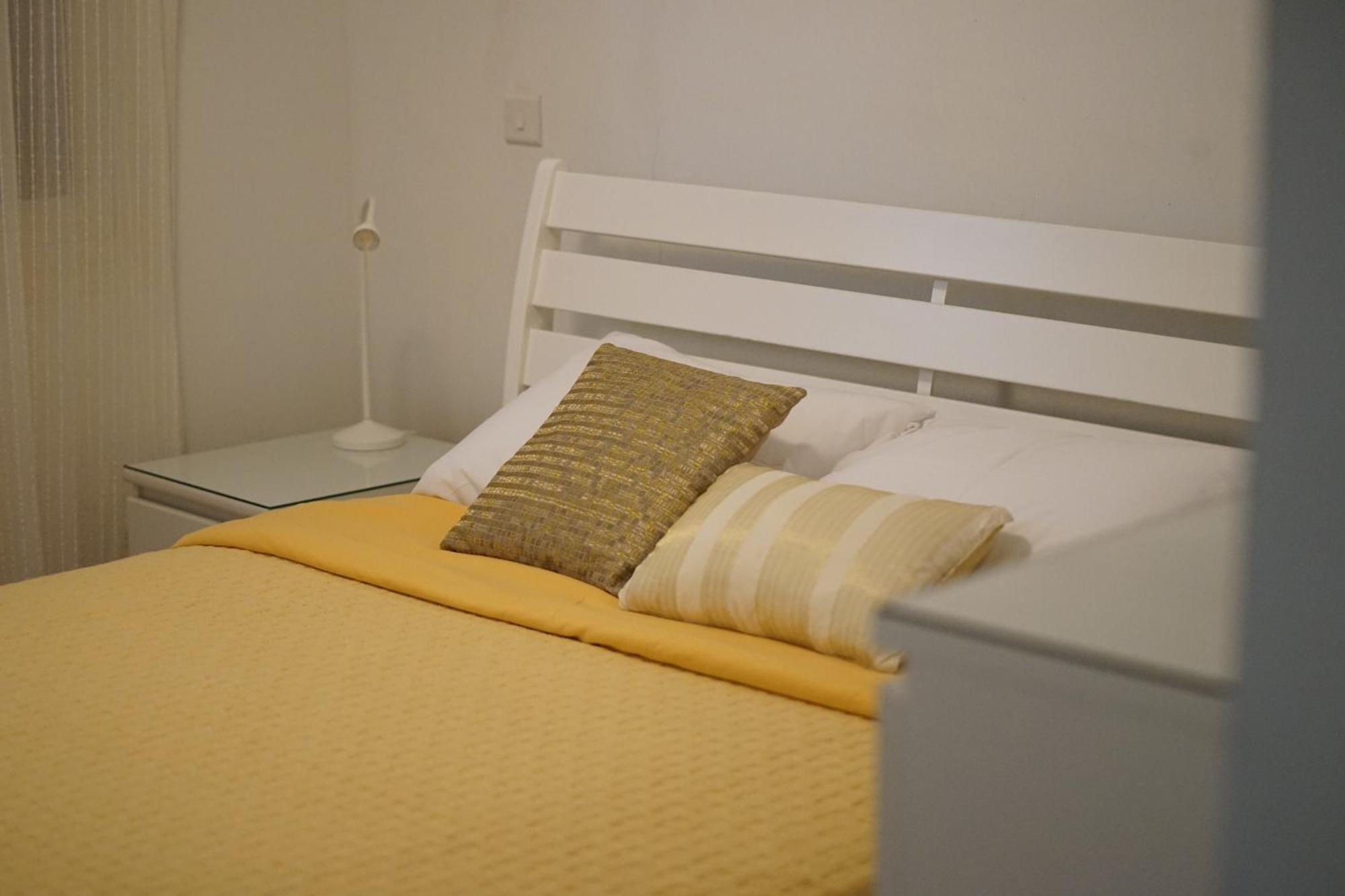 Searenity Seafront House - 50m From The Larnaca