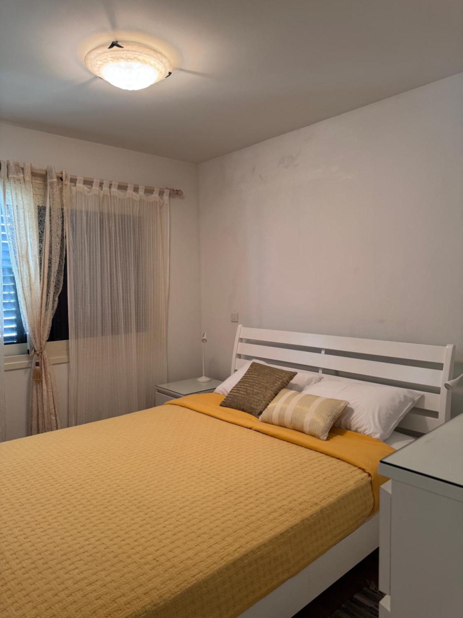 Searenity Seafront House - 50m From The Larnaca