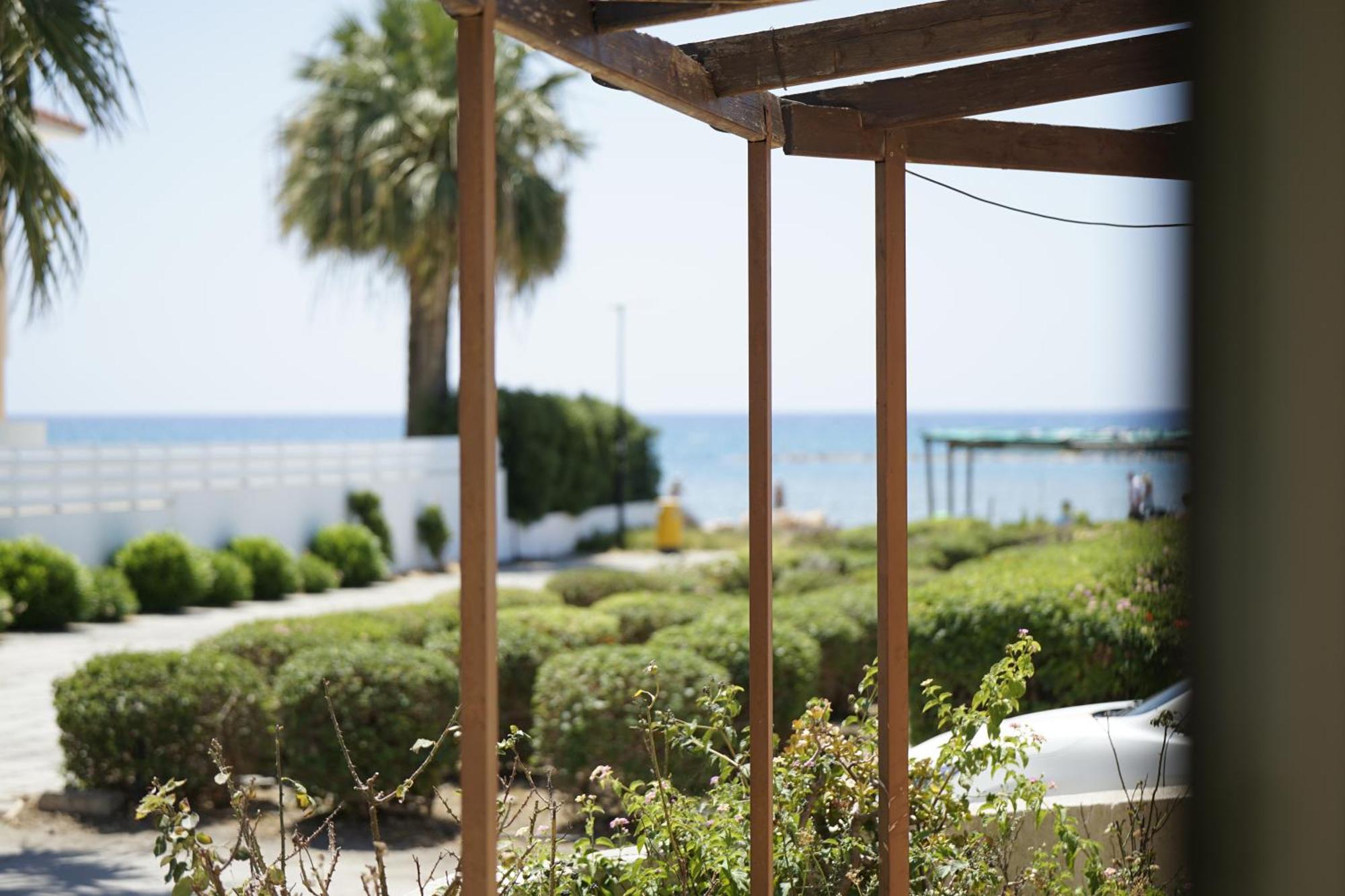 Searenity Seafront House - 50m From The * Larnaca