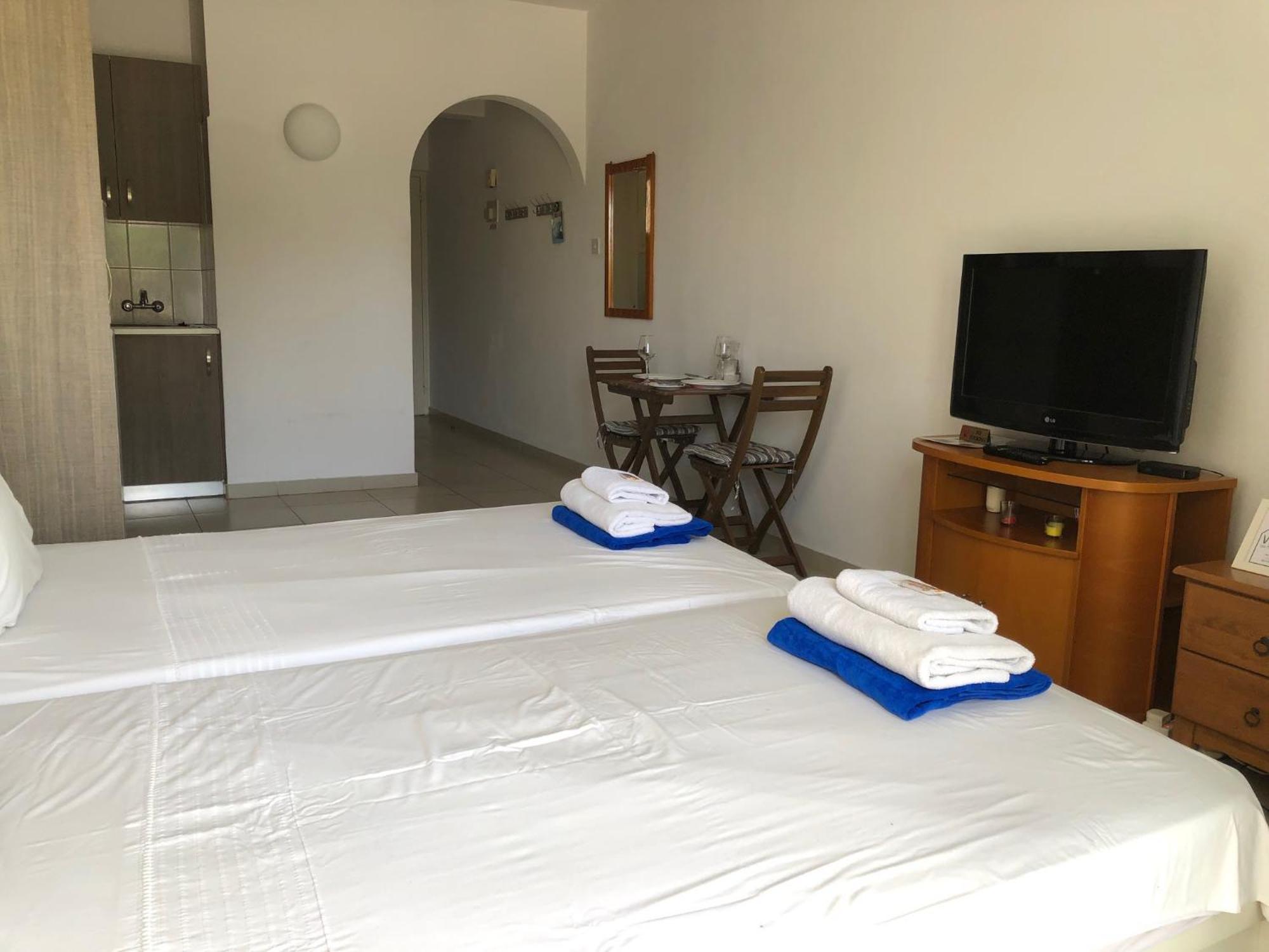 - Sunny Garden Near Pool, 5 Mins To Paphos