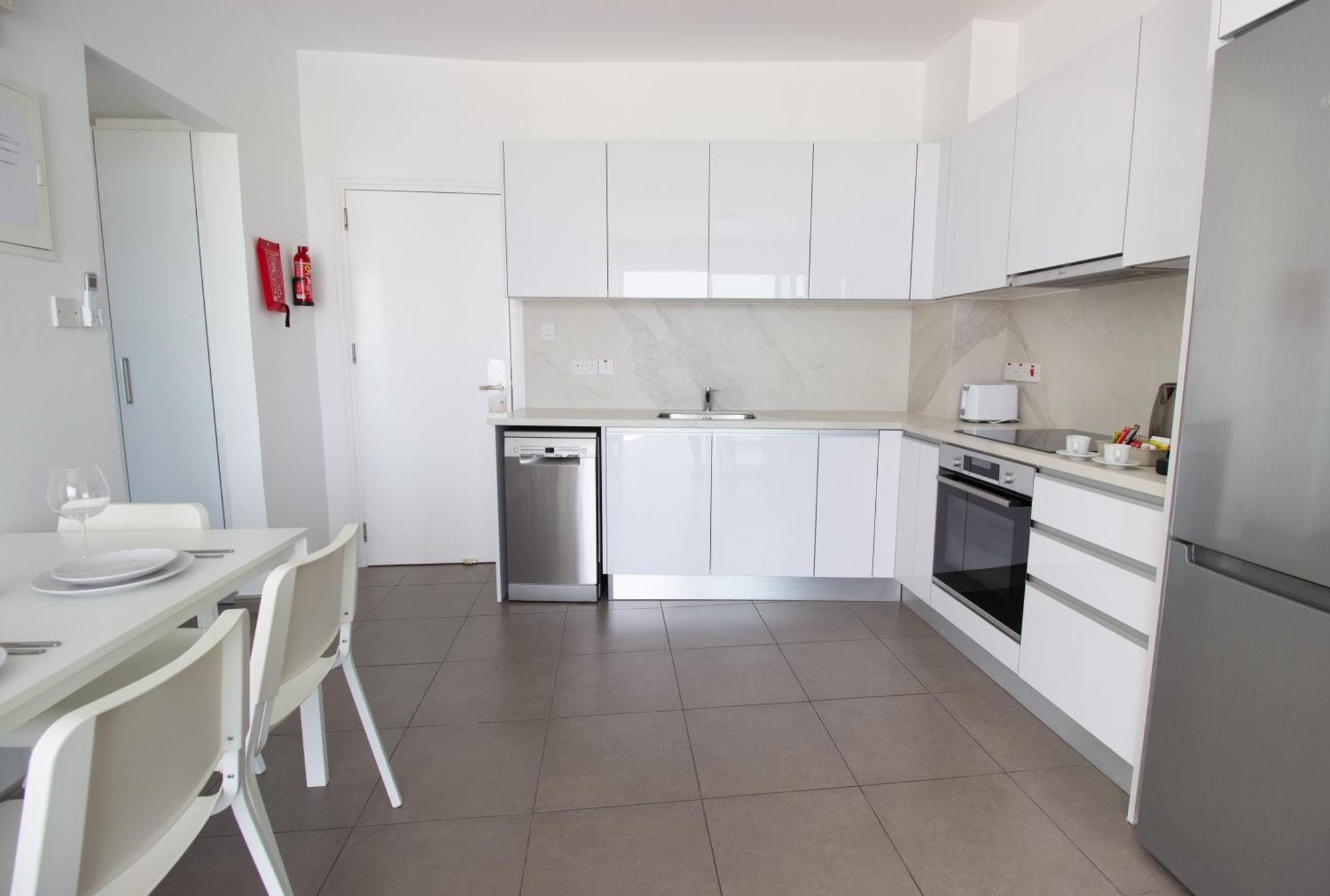 Stunning Sea-views Apt, Apartment
