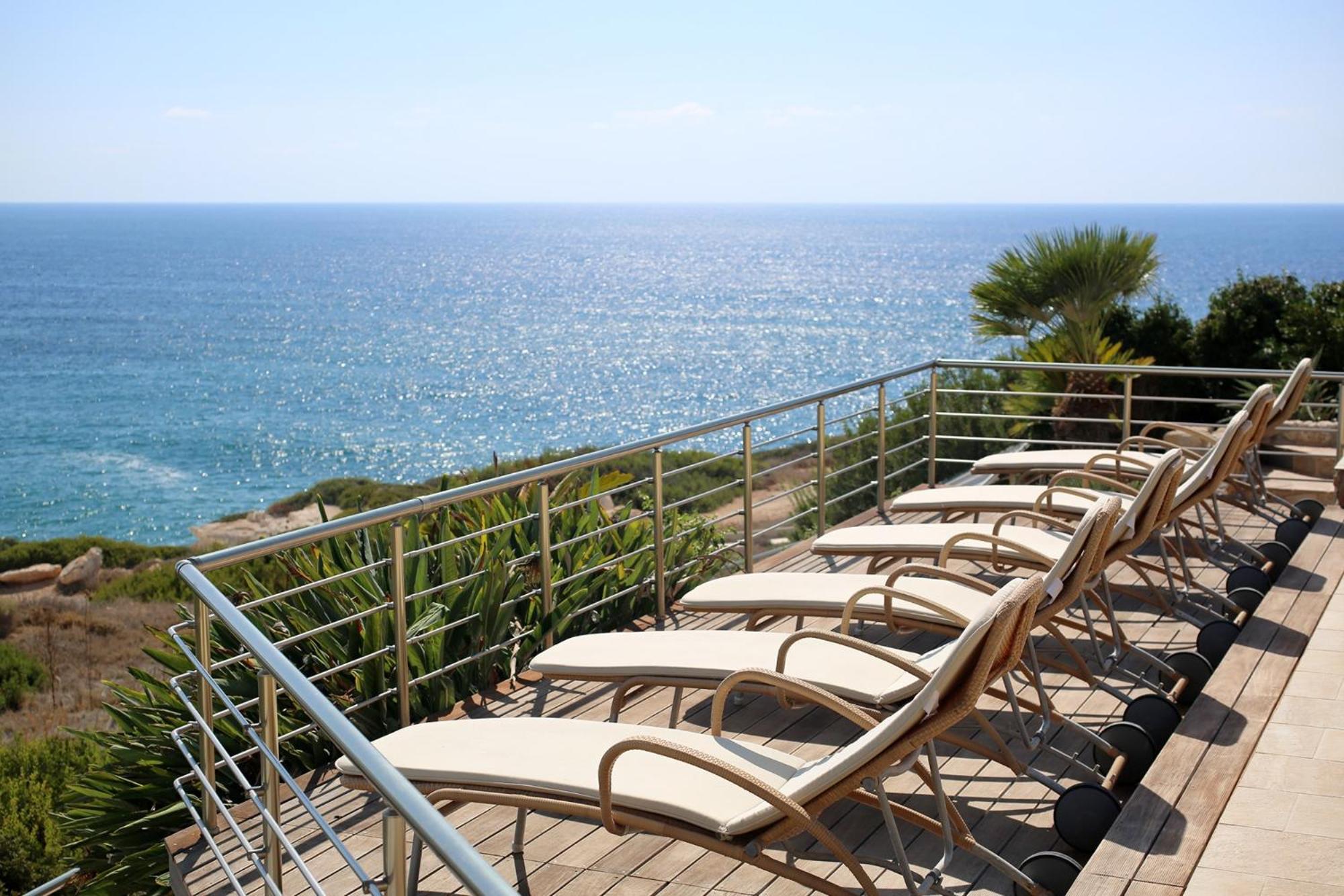 Seafront 5 Bedroom Paradise In Sea Caves Villa