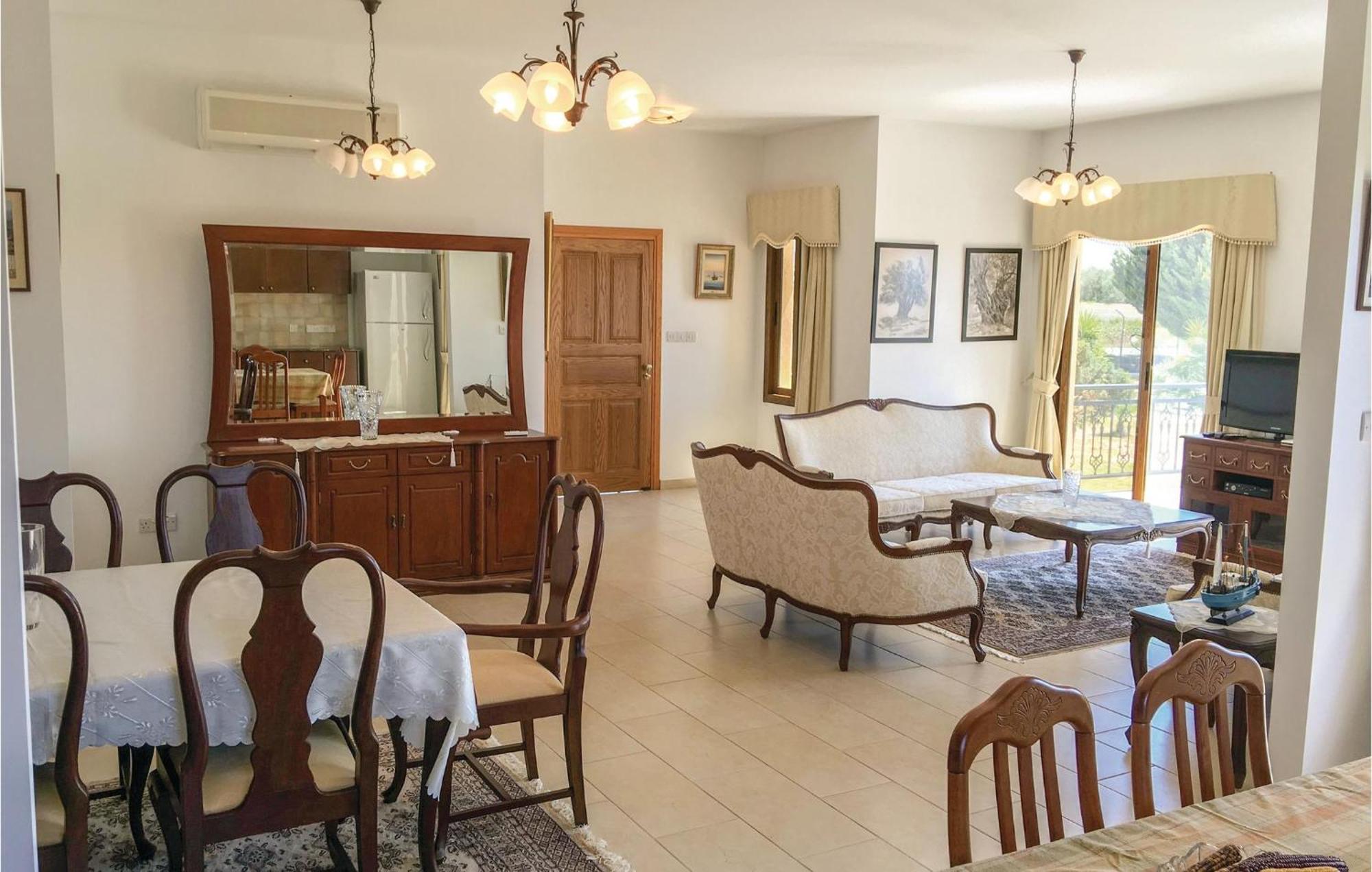 Stunning In Maroni-larnaca With Wifi Holiday home Perivolia