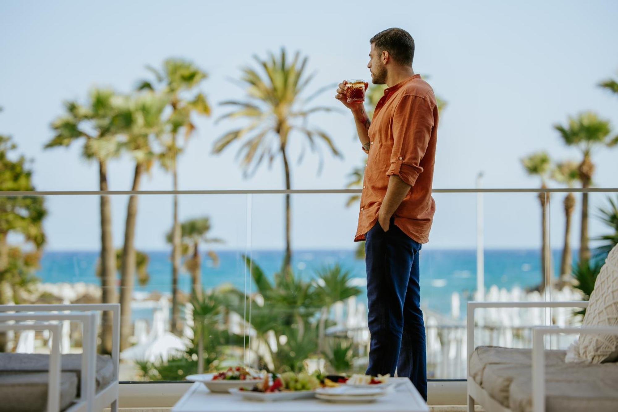 Golden Bay 5* Larnaca