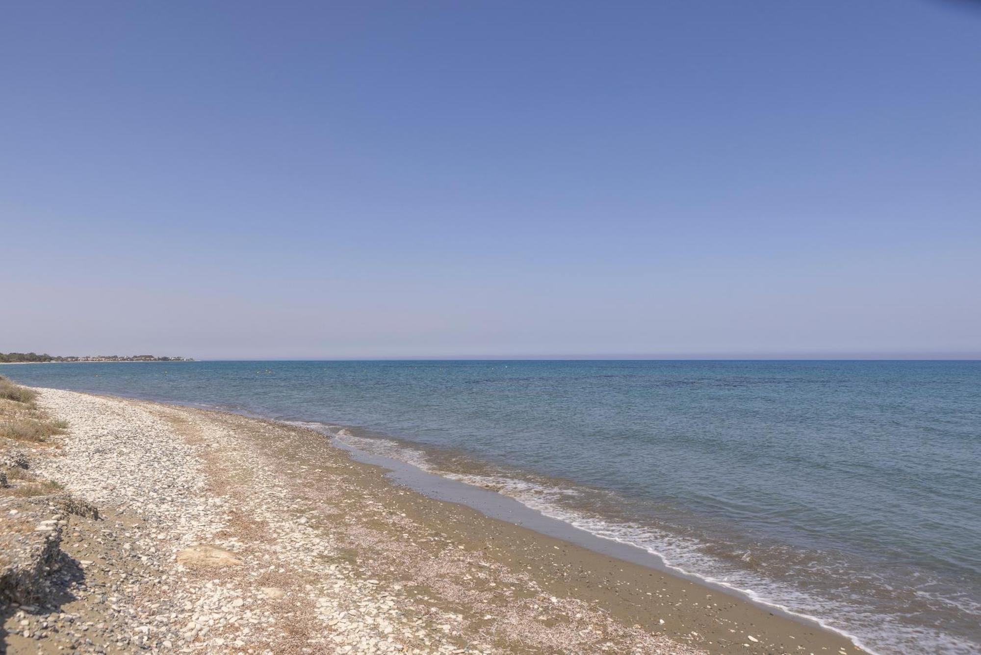 Chelidonia Larnaca Seafront Meneou
