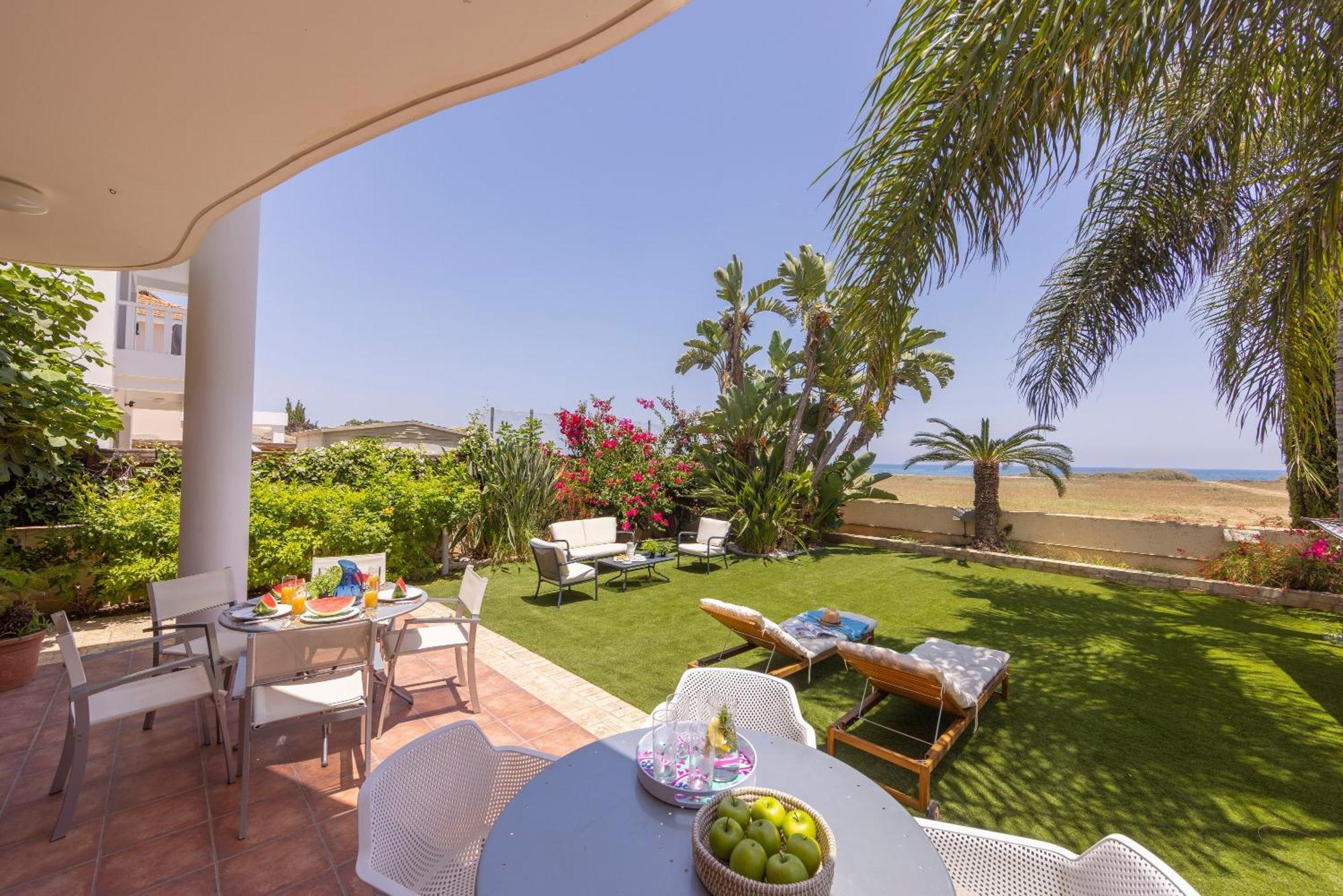 Chelidonia Larnaca Seafront Villa