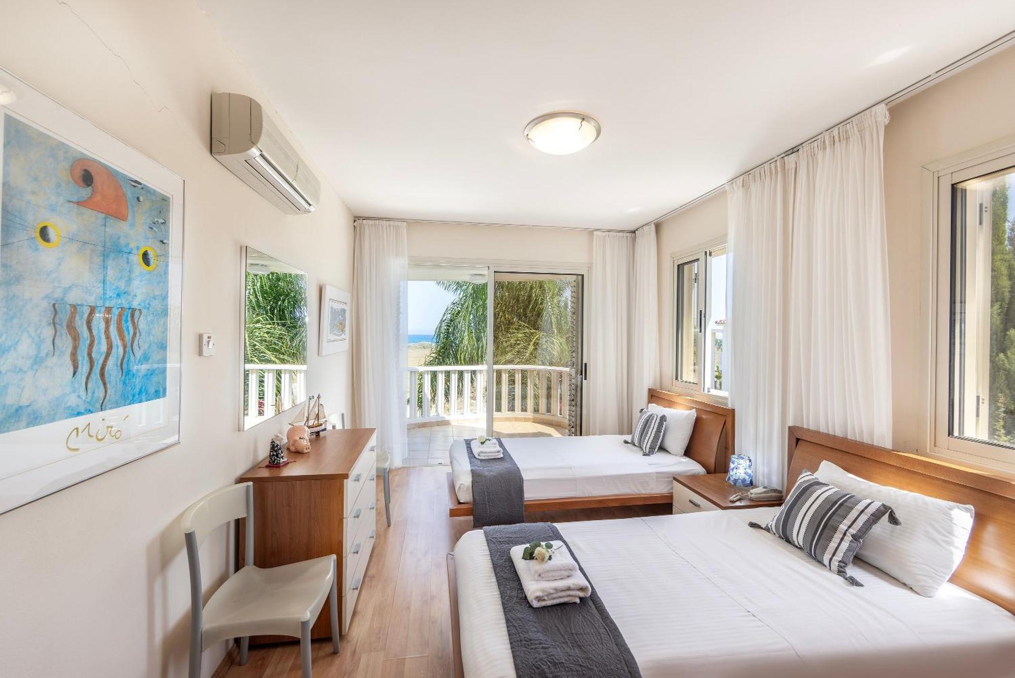 Villa Chelidonia Larnaca Seafront *