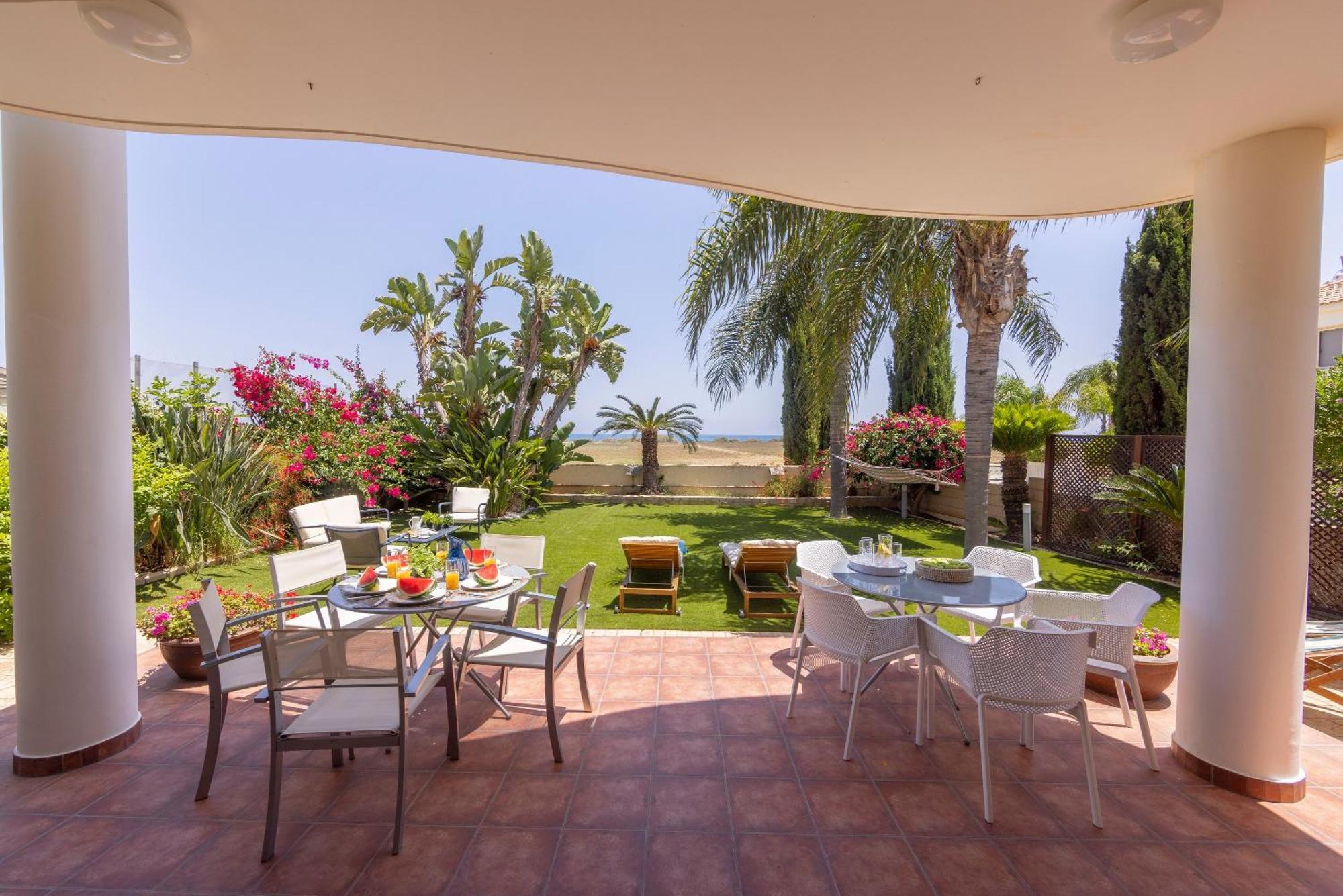 Chelidonia Larnaca Seafront Villa Meneou