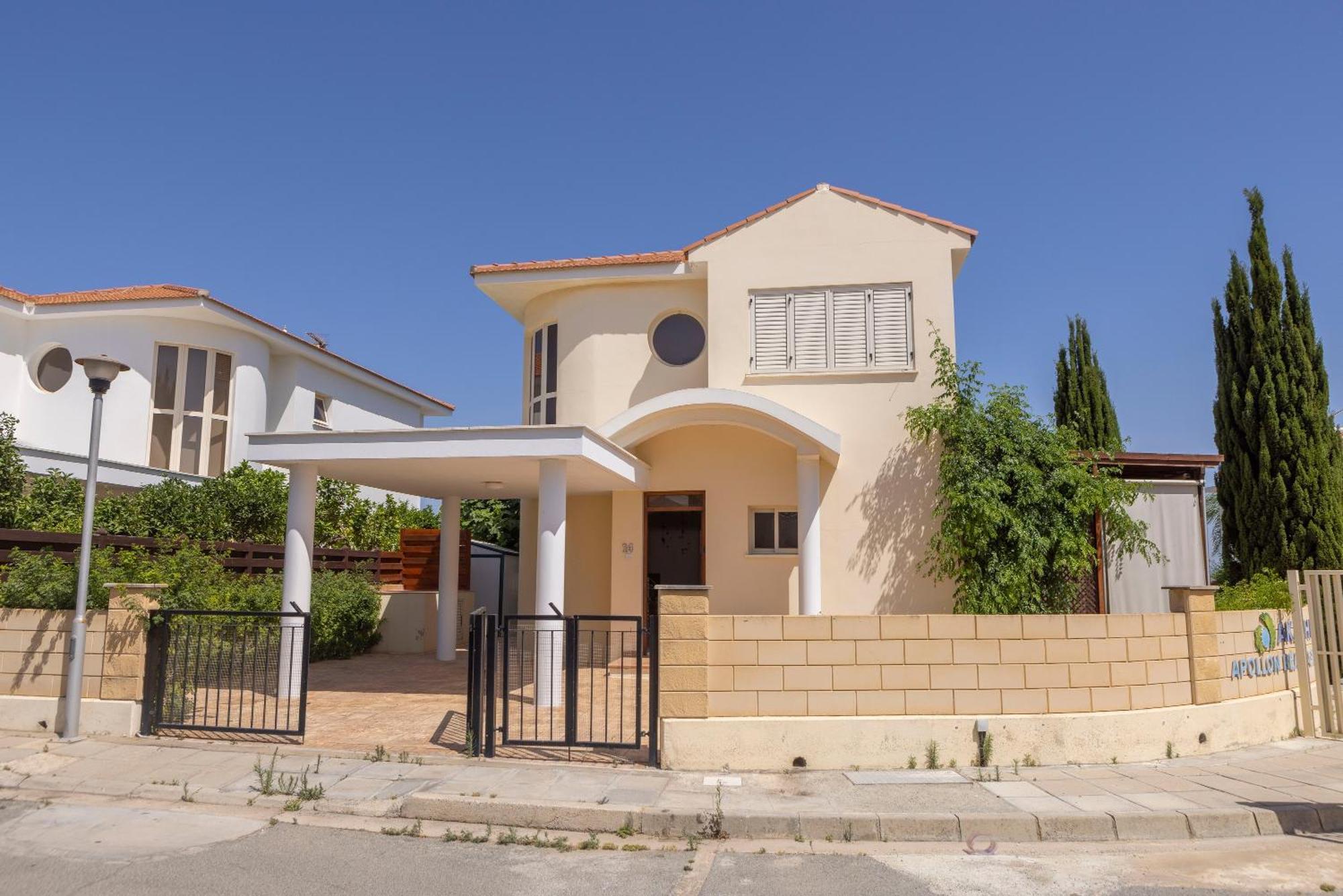 Chelidonia Larnaca Seafront Meneou